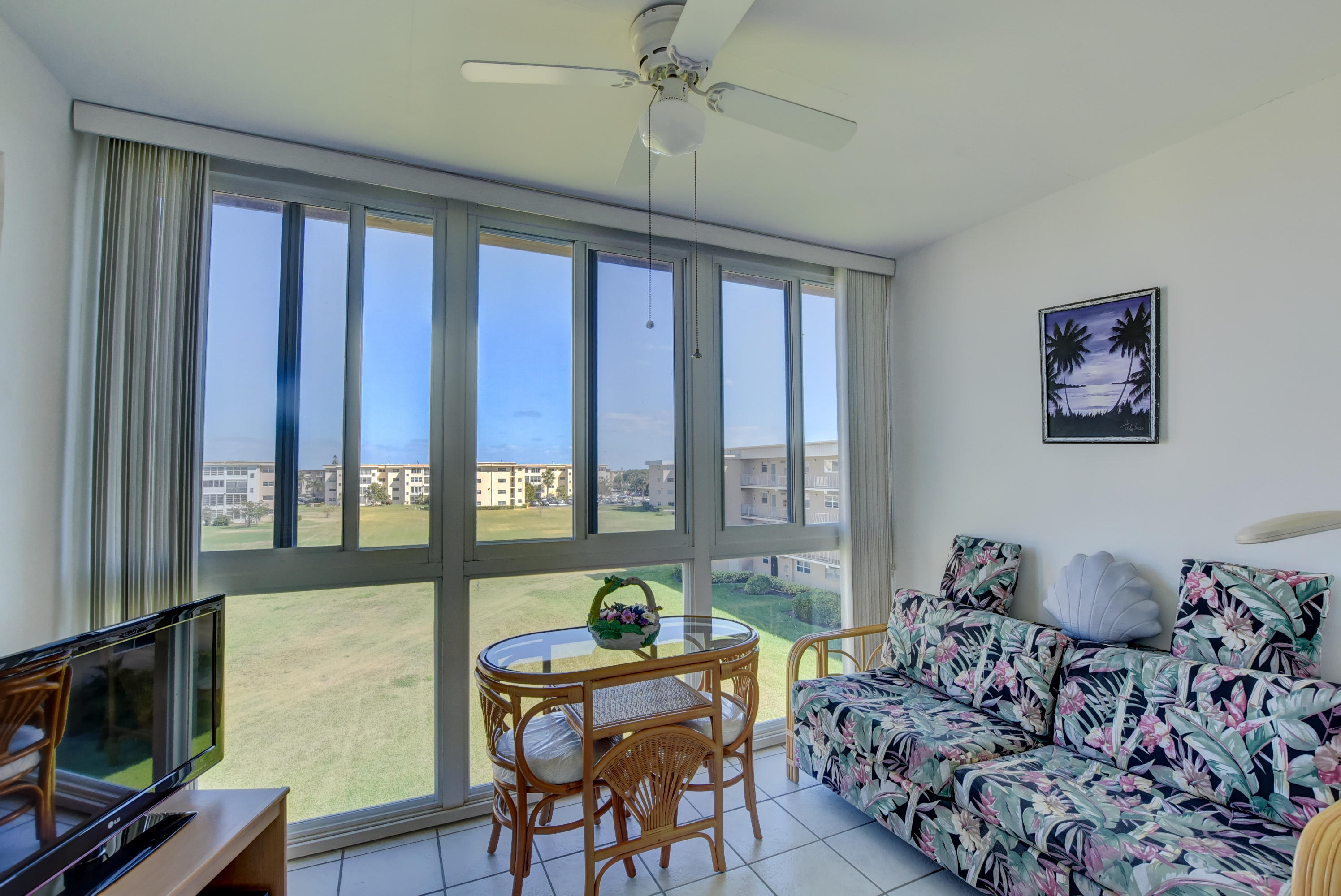 VILLAGE ROYALE ON THE GREEN CONDO - Residential