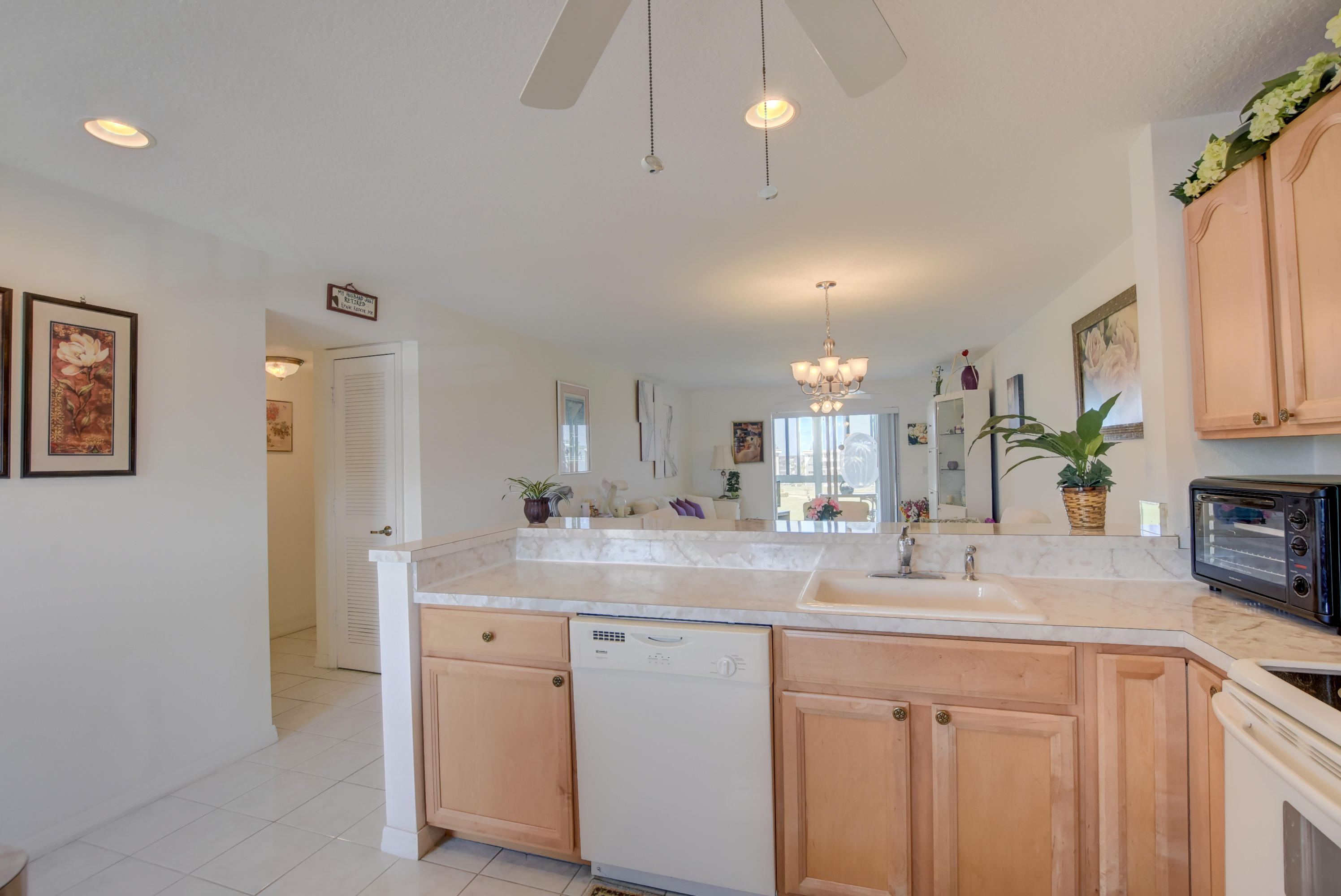 VILLAGE ROYALE ON THE GREEN CONDO - Residential