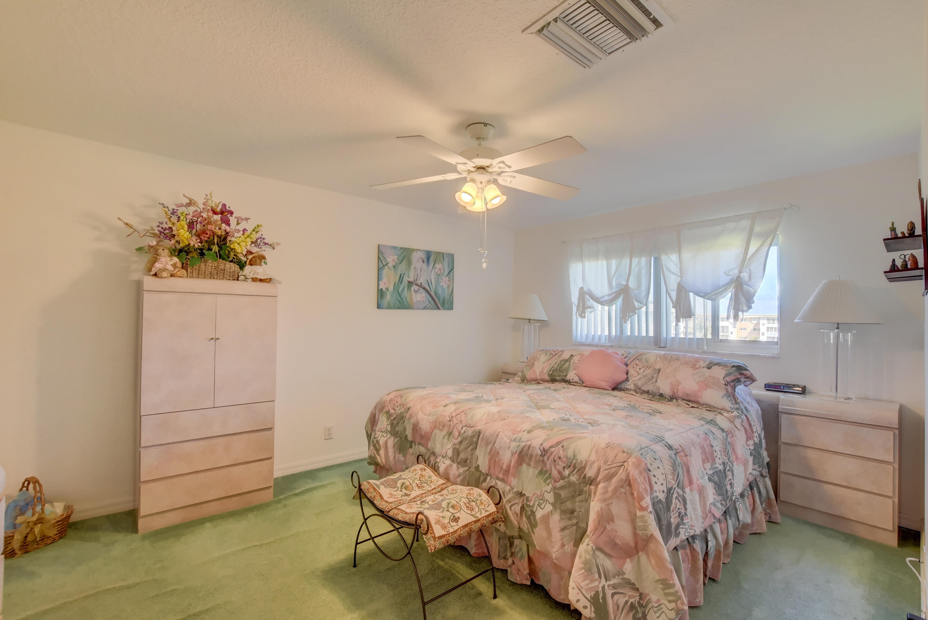 VILLAGE ROYALE ON THE GREEN CONDO - Residential