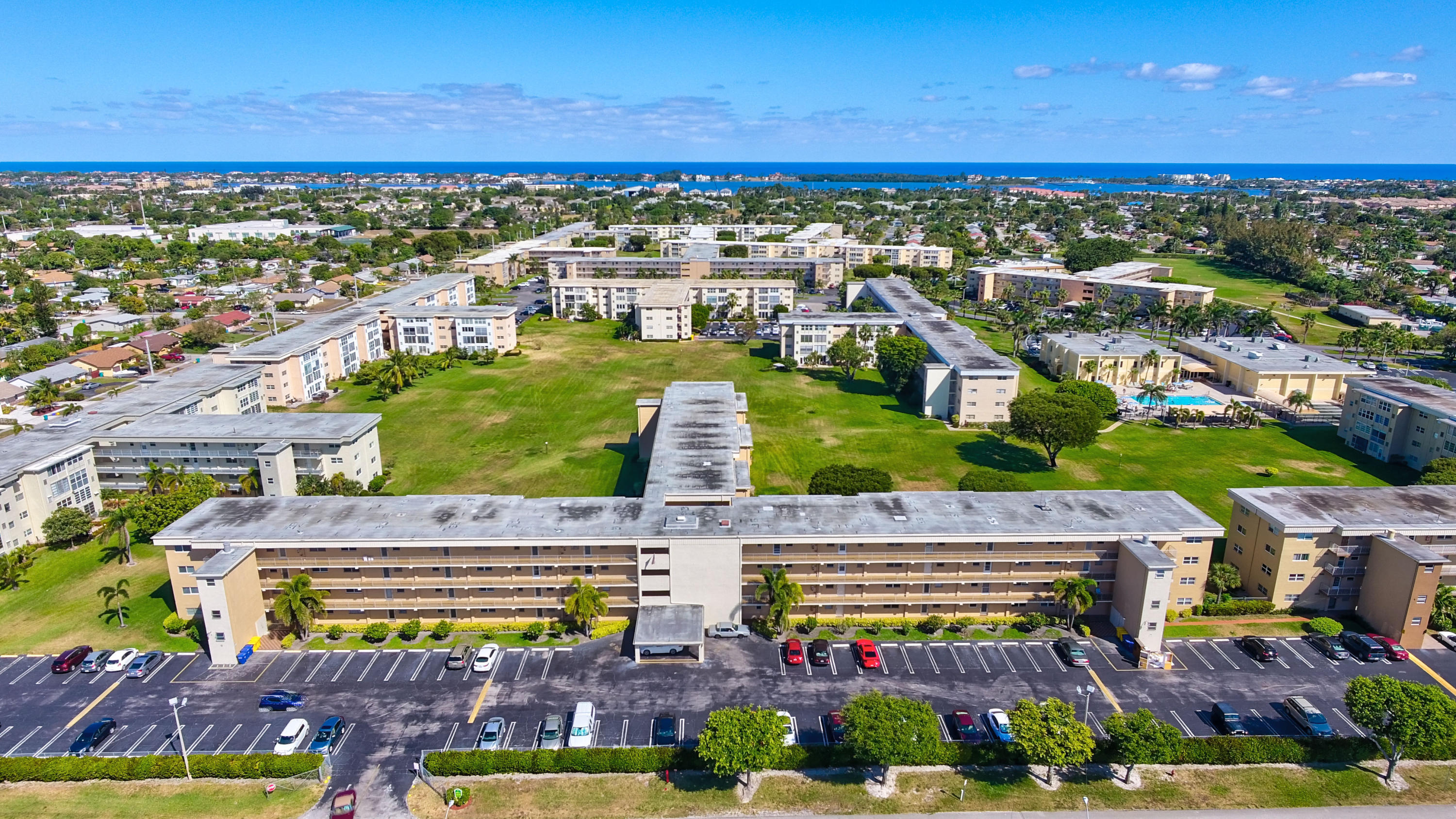 VILLAGE ROYALE ON THE GREEN CONDO - Residential