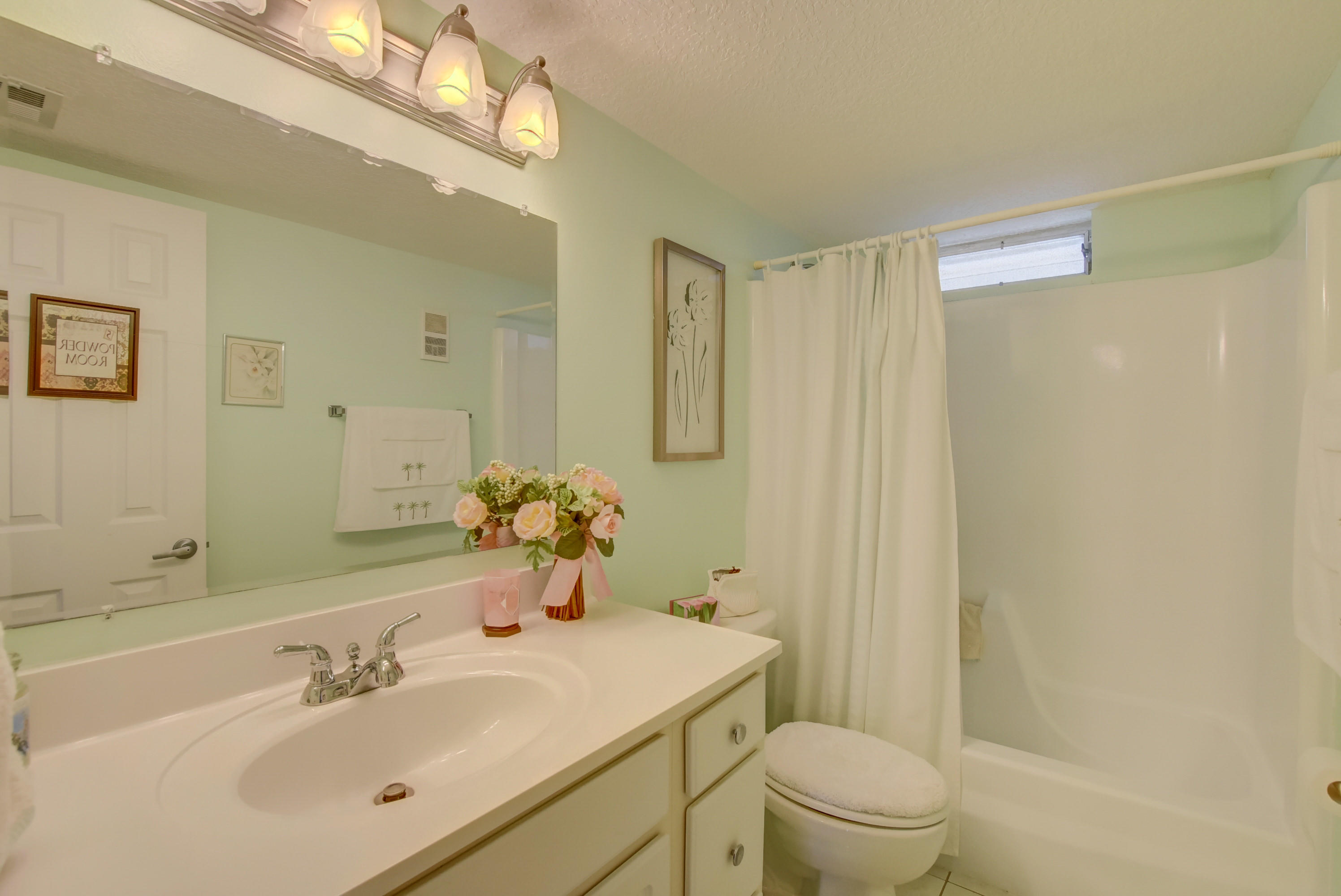 VILLAGE ROYALE ON THE GREEN CONDO - Residential