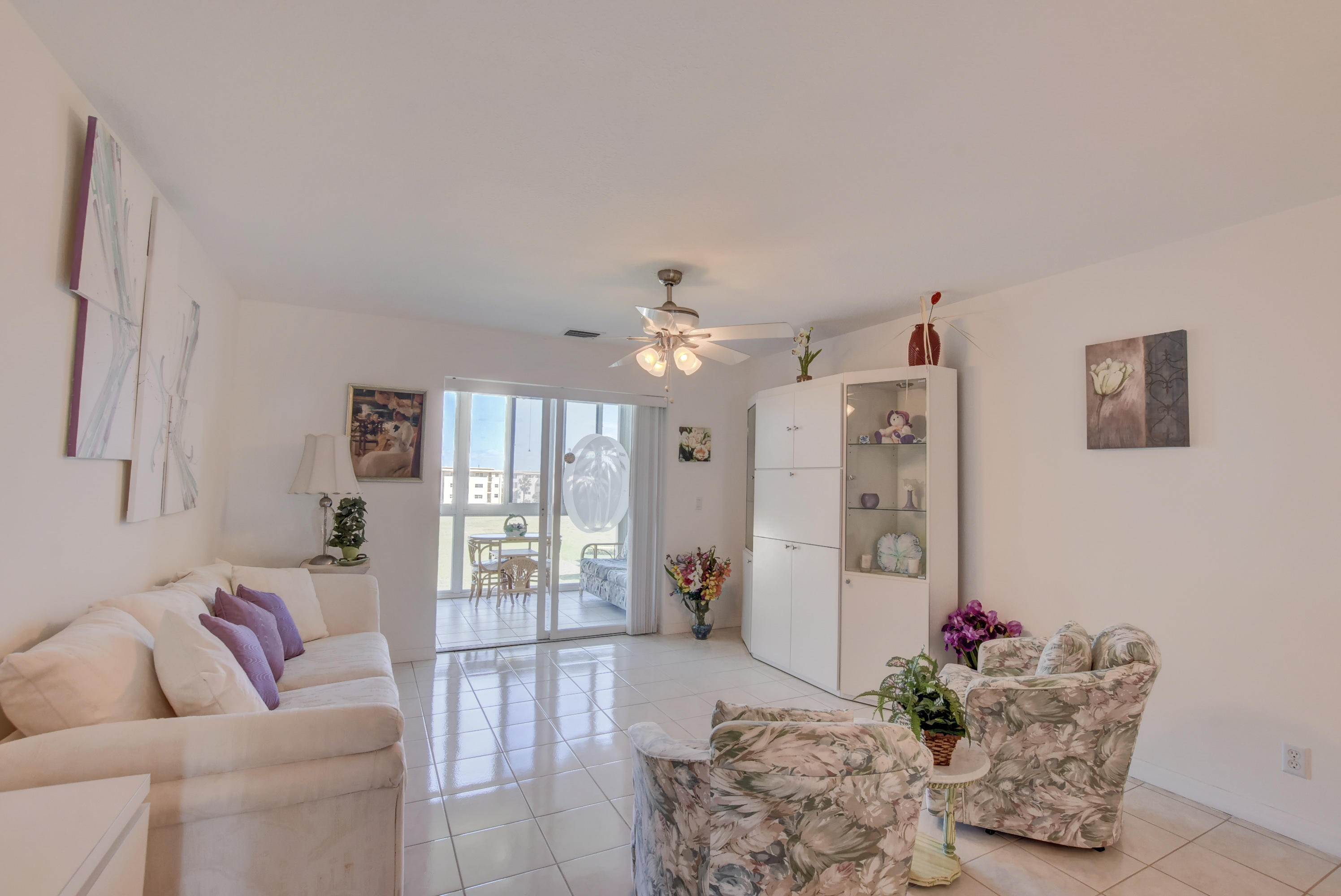 VILLAGE ROYALE ON THE GREEN CONDO - Residential