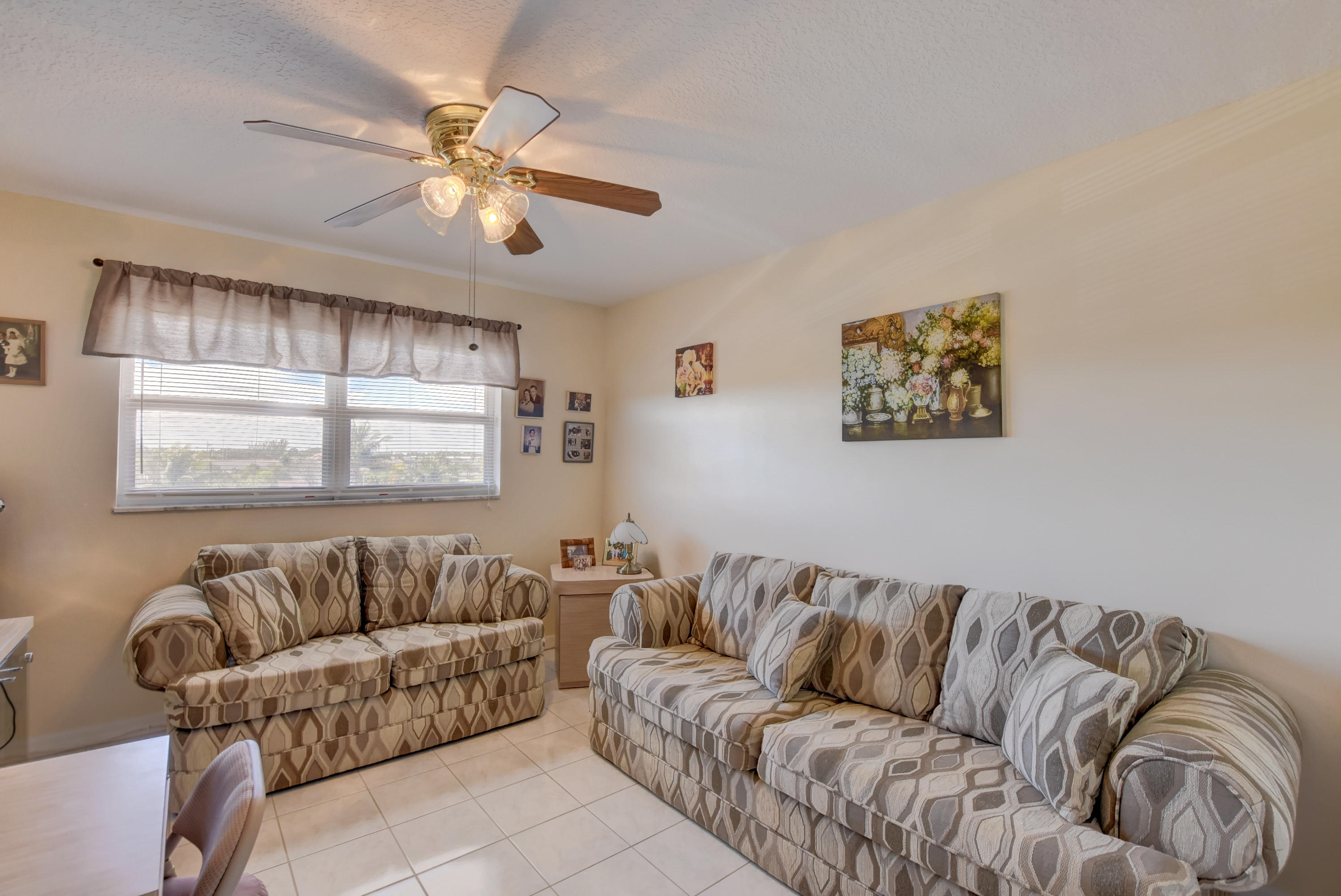 VILLAGE ROYALE ON THE GREEN CONDO - Residential