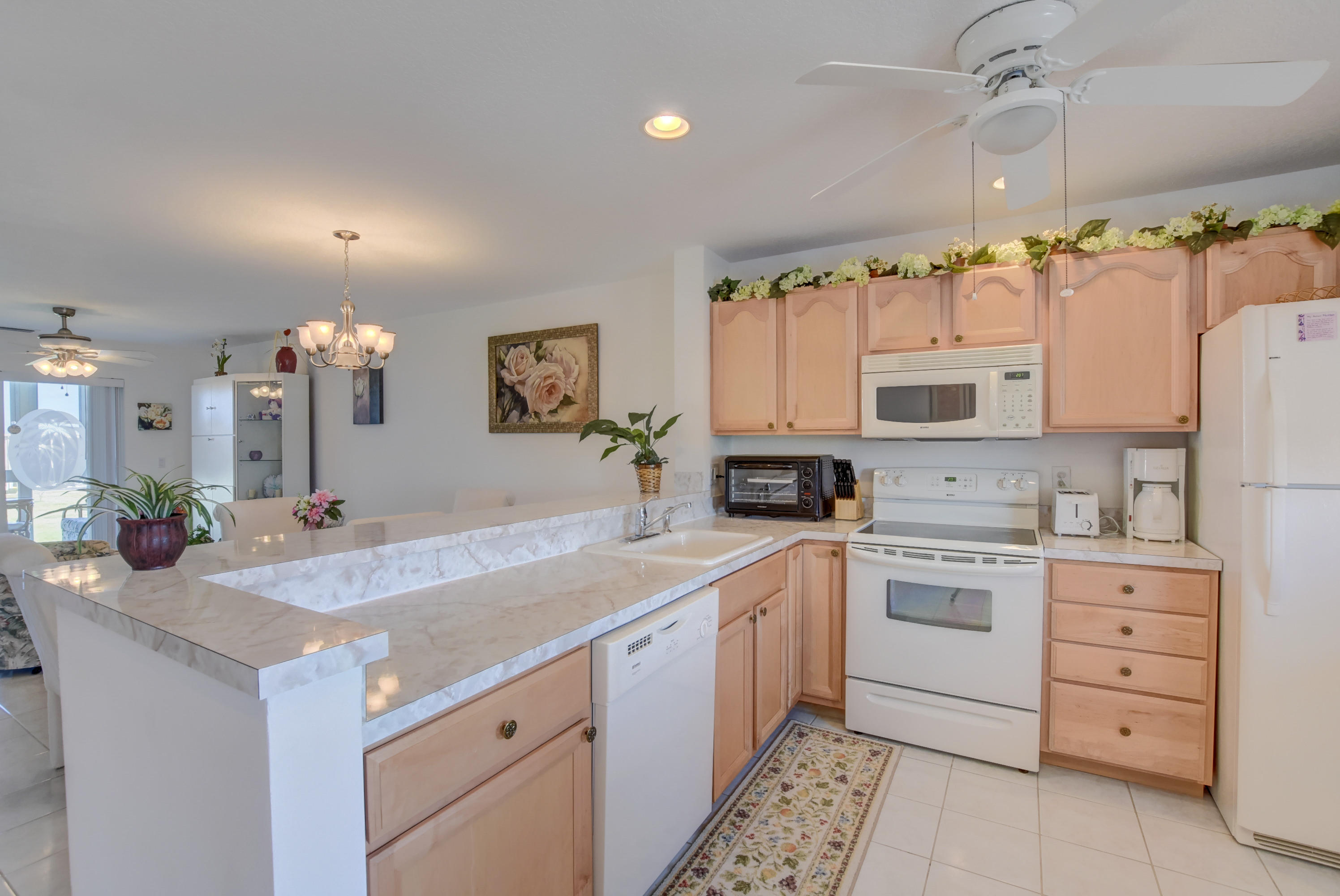 VILLAGE ROYALE ON THE GREEN CONDO - Residential