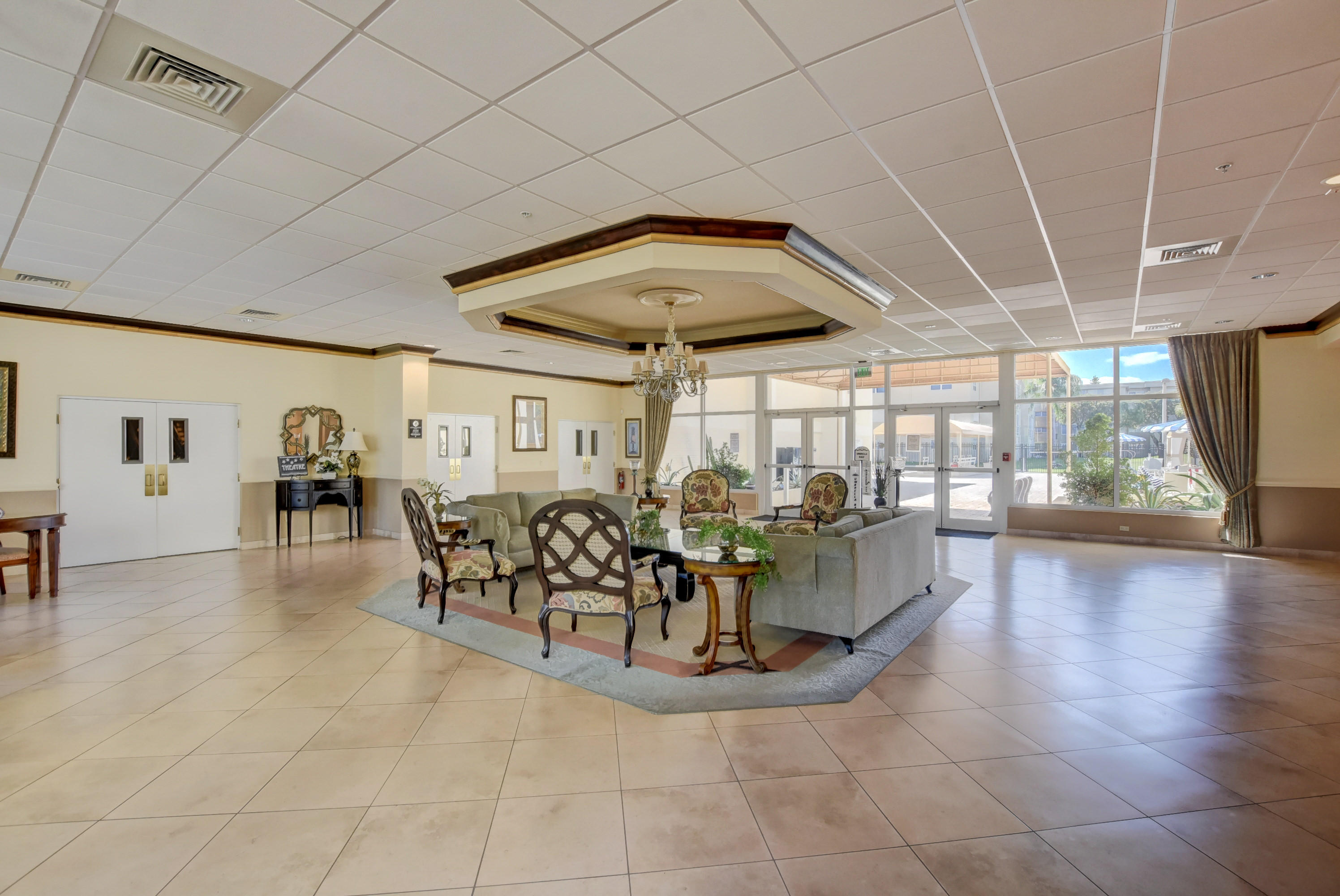 VILLAGE ROYALE ON THE GREEN CONDO - Residential