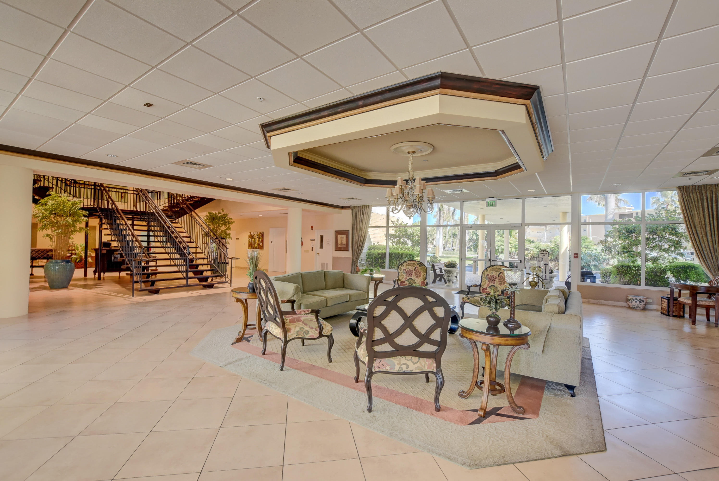 VILLAGE ROYALE ON THE GREEN CONDO - Residential