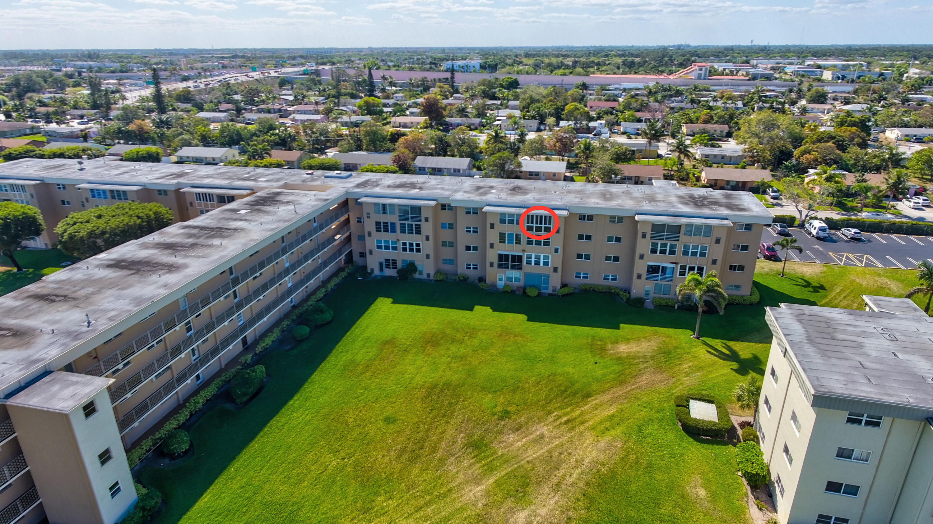 VILLAGE ROYALE ON THE GREEN CONDO - Residential