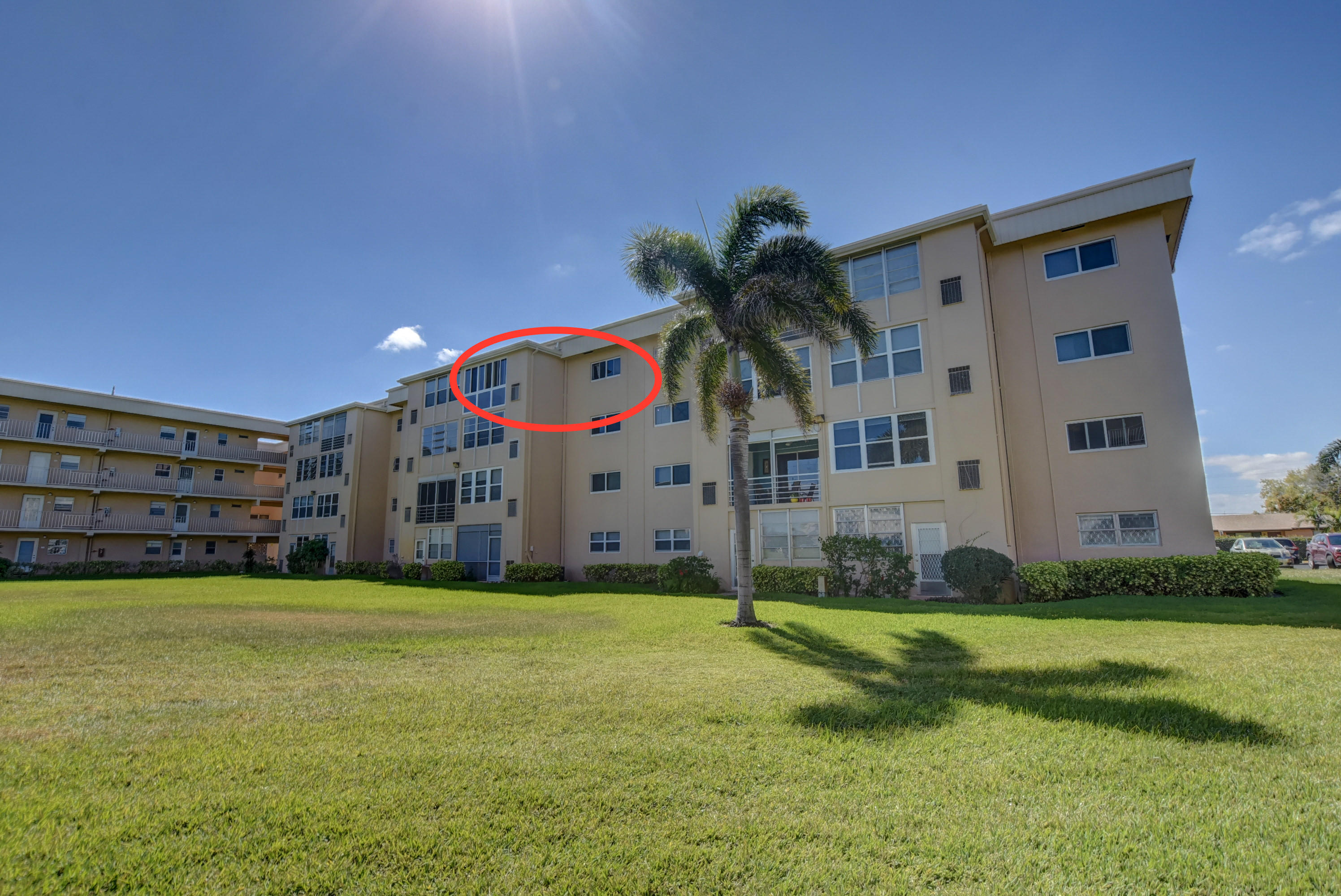 VILLAGE ROYALE ON THE GREEN CONDO - Residential