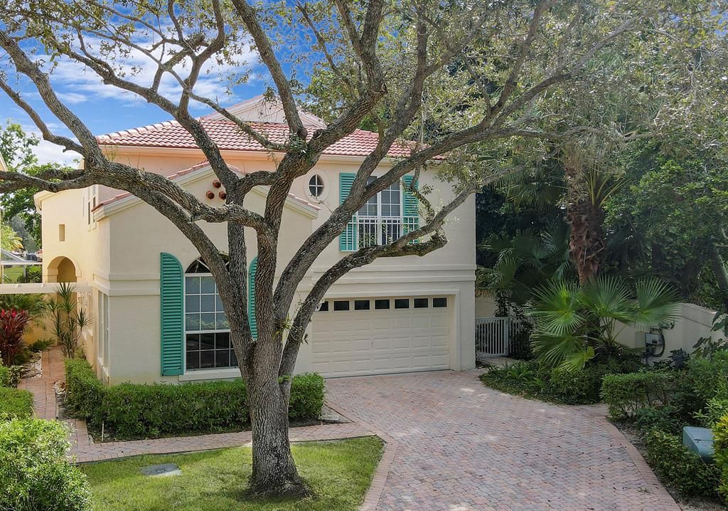 Photo of 1 Via Verona, Palm Beach Gardens, FL 33418 (MLS # R10758732)