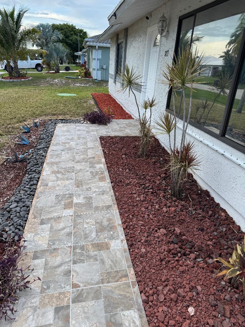 327 NE Surfside Avenue, Port St Lucie, FL, 34983/$284,000 2 327 NE Surfside Avenue