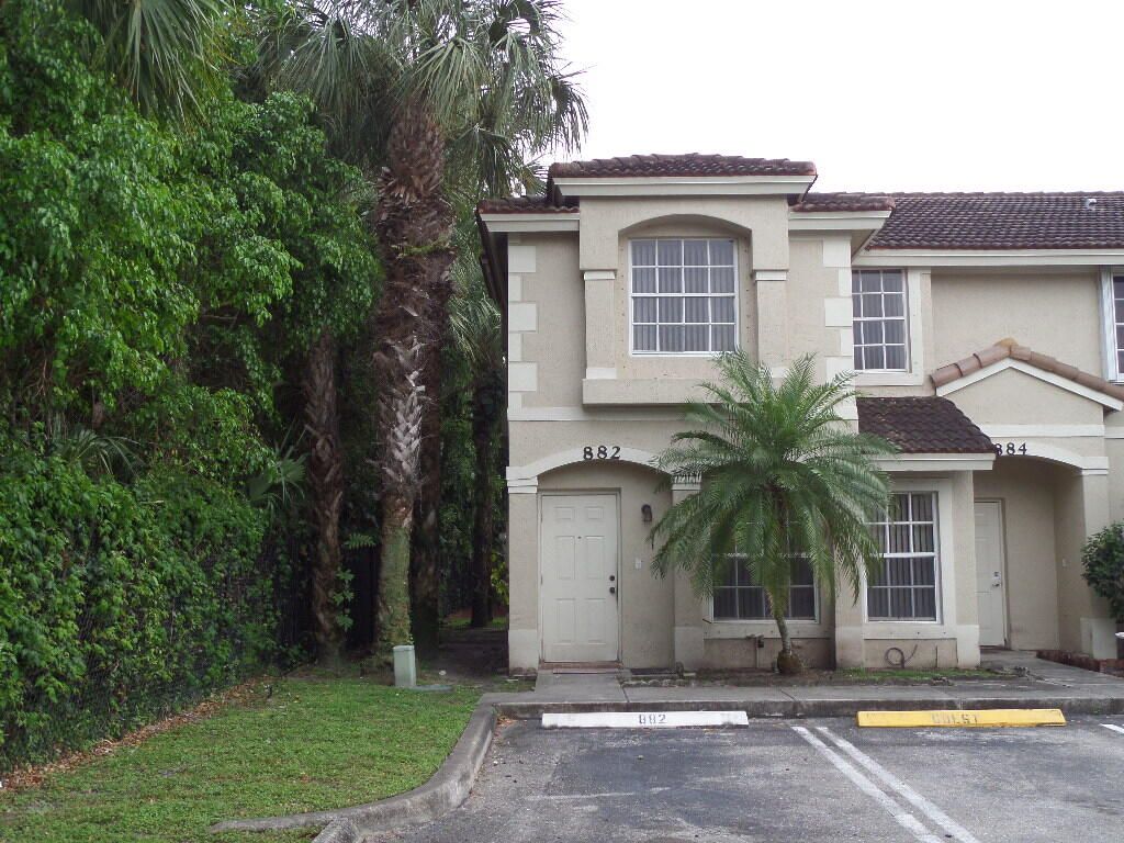 Photo of 882 Summit Lake Drive, West Palm Beach, FL 33406 (MLS # R10969540)