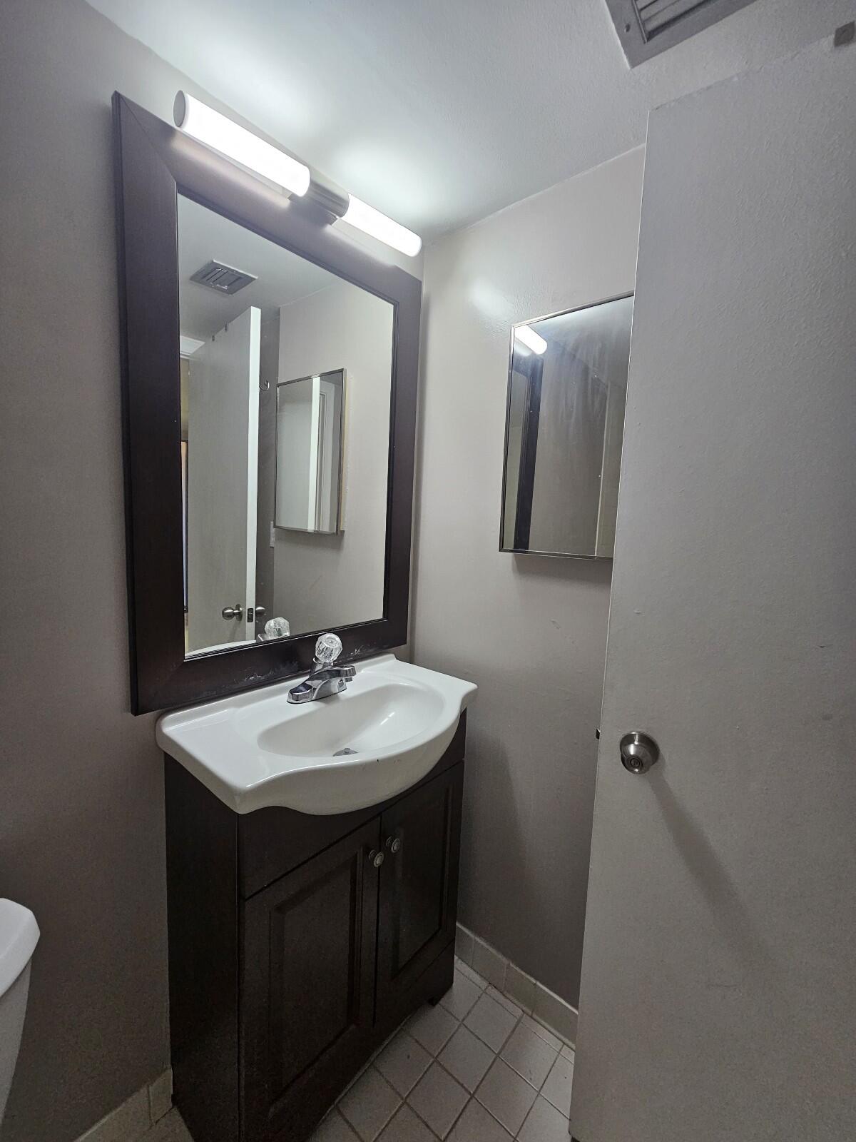 PRESIDENTIAL GOLFVIEW CONDO - Residential Lease