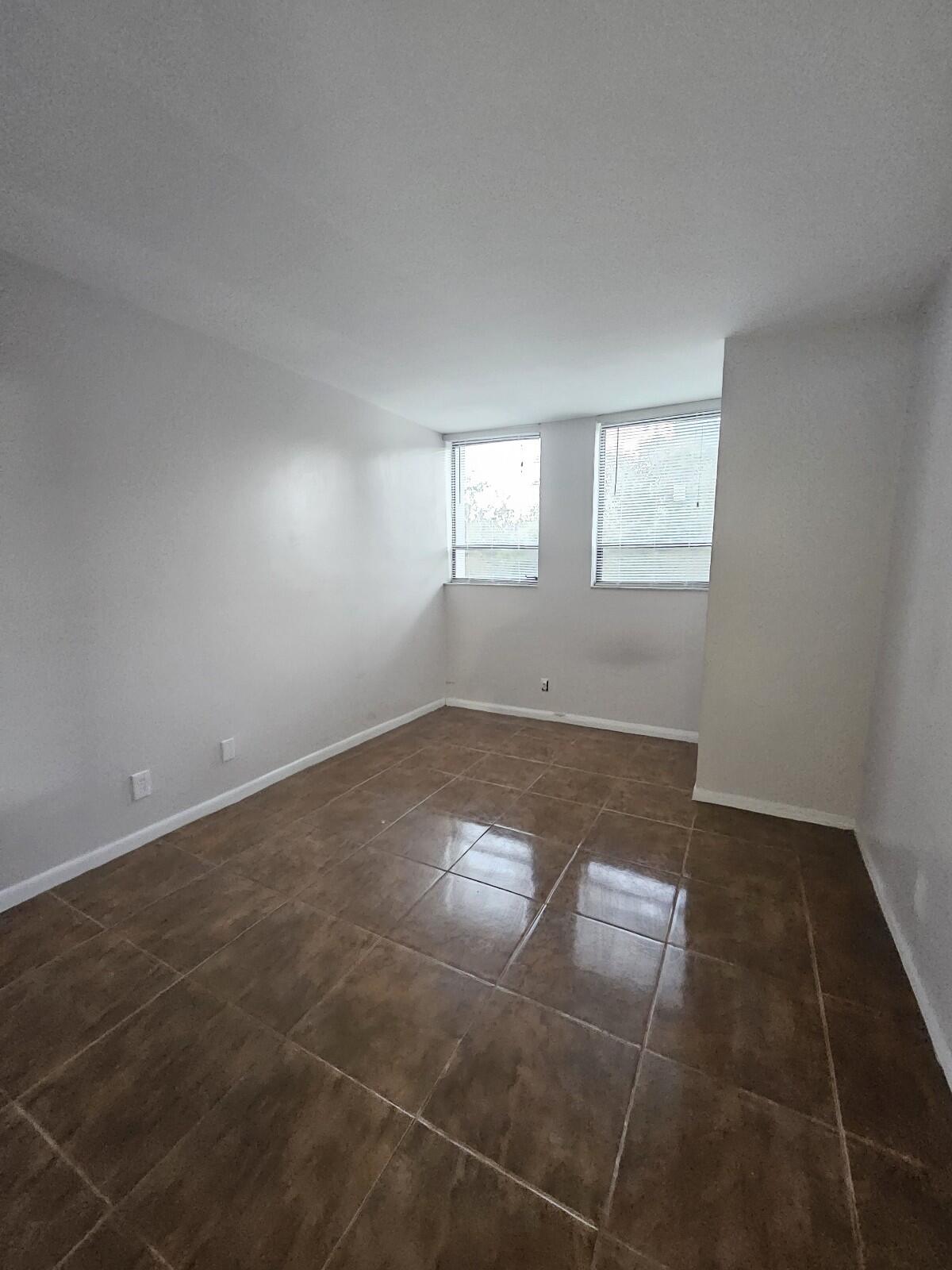 PRESIDENTIAL GOLFVIEW CONDO - Residential Lease