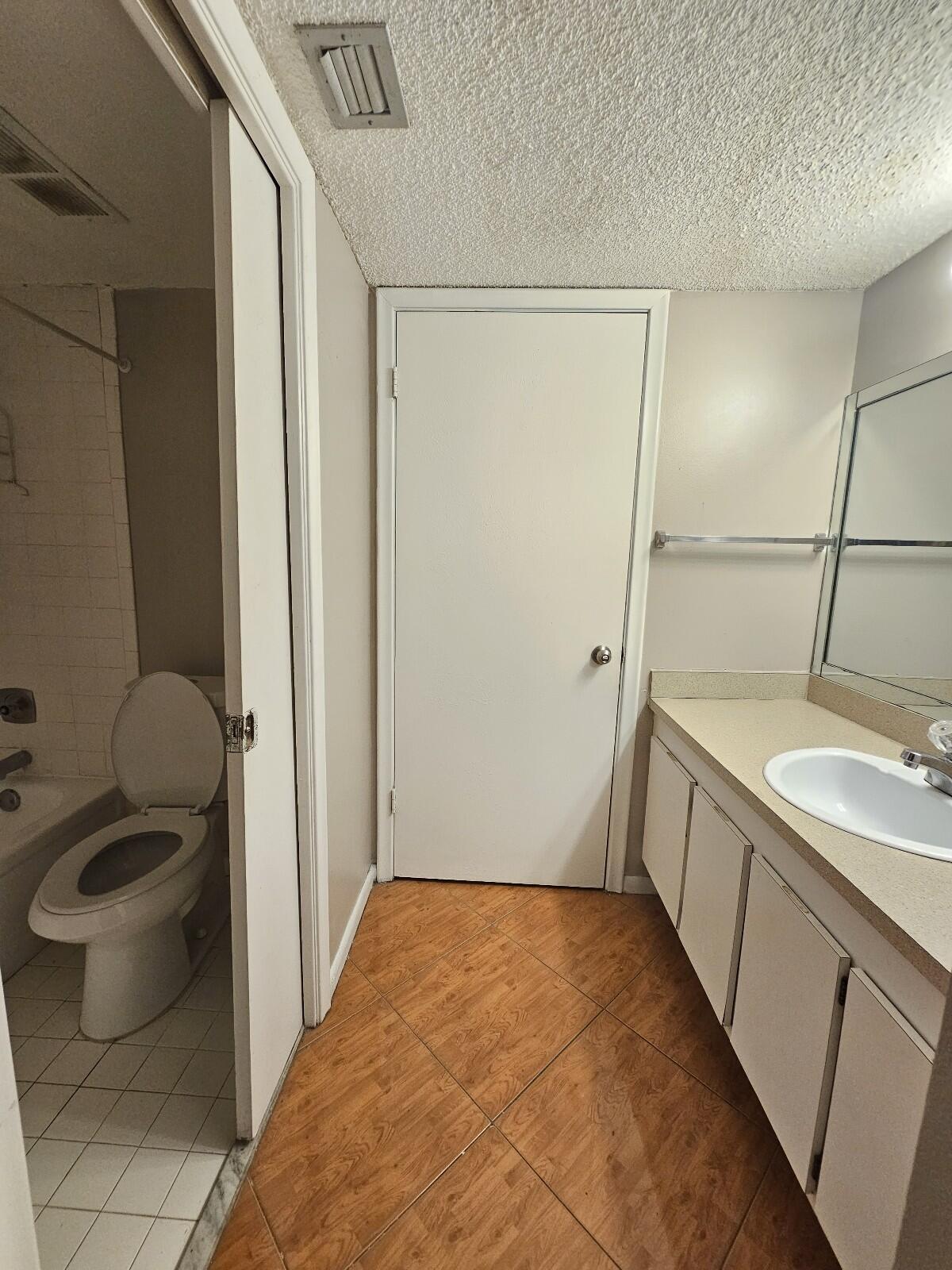 PRESIDENTIAL GOLFVIEW CONDO - Residential Lease