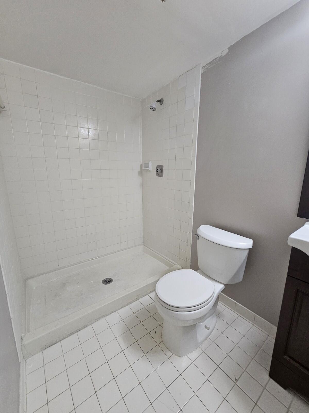 PRESIDENTIAL GOLFVIEW CONDO - Residential Lease