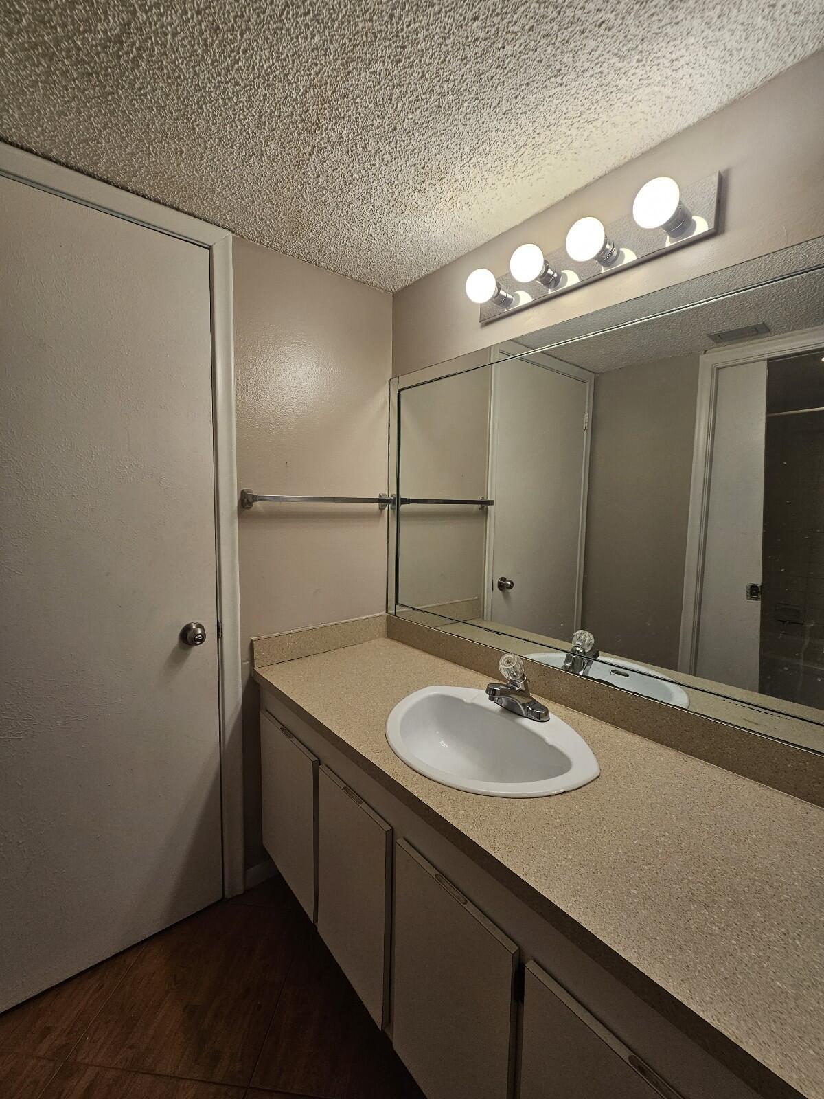 PRESIDENTIAL GOLFVIEW CONDO - Residential Lease