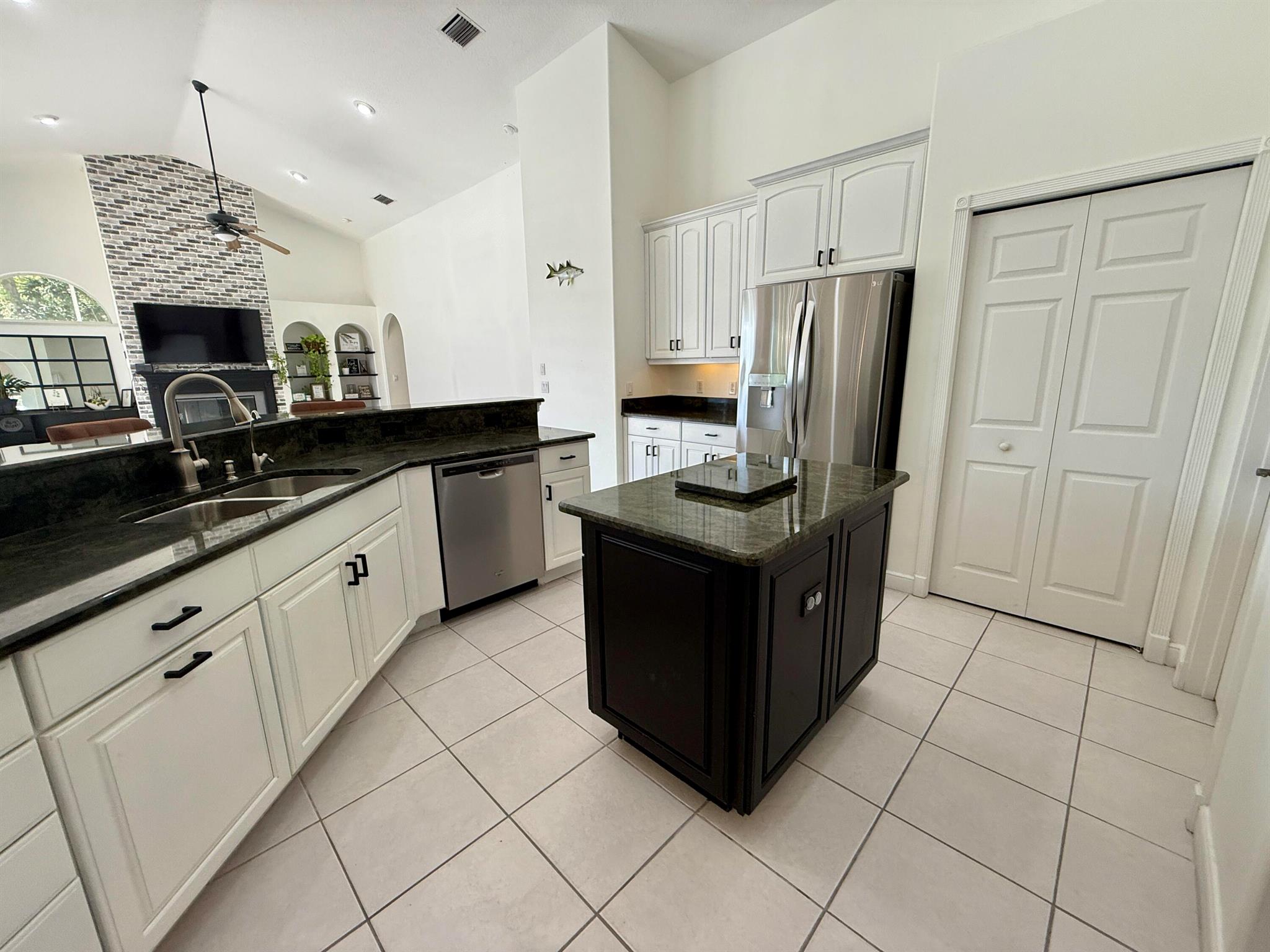 RIVER LANDING - Residential Lease