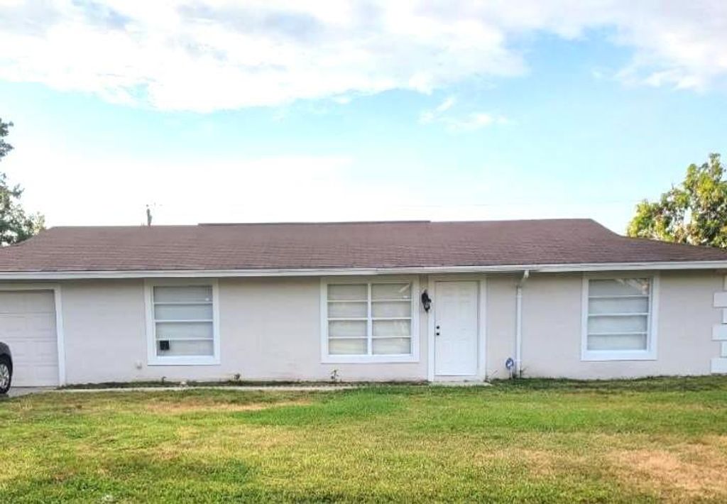 Photo of 937 SE Breakwater Avenue, Port Saint Lucie, FL 34983 (MLS # R10720451)