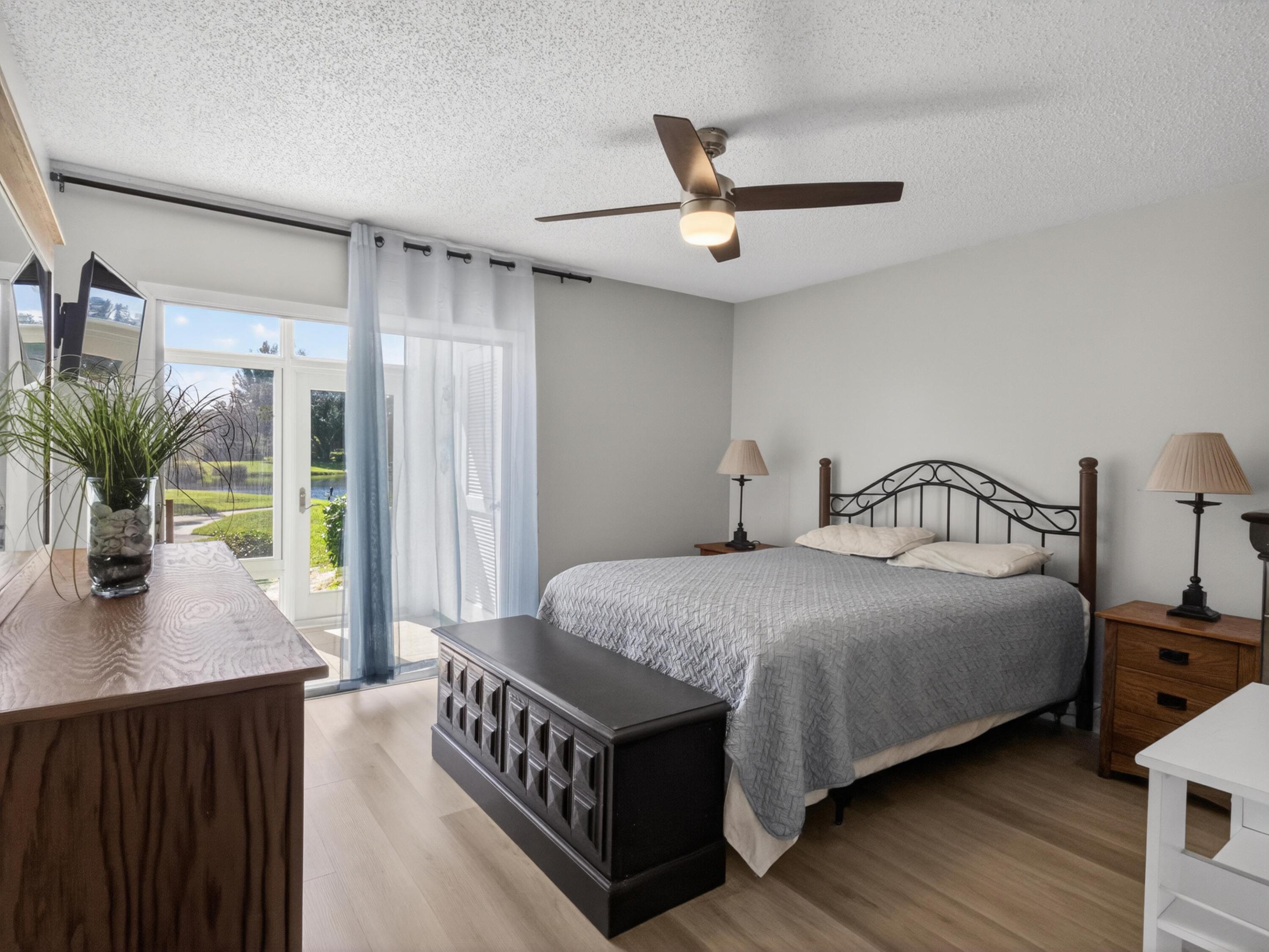 Vista Del Lago - Residential