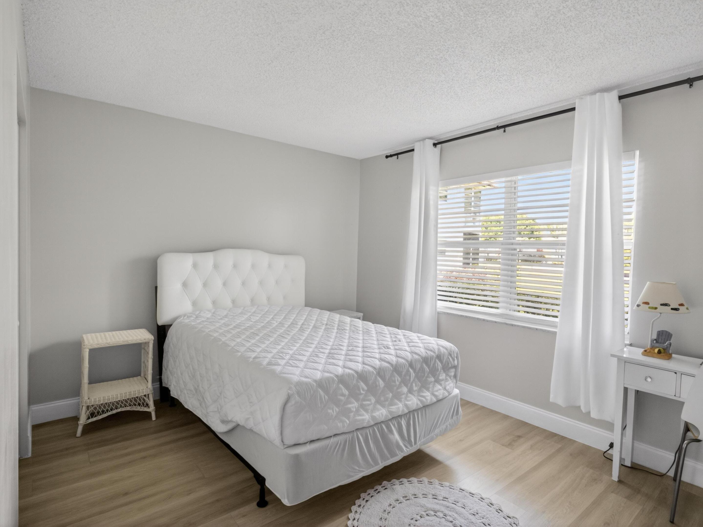 Vista Del Lago - Residential