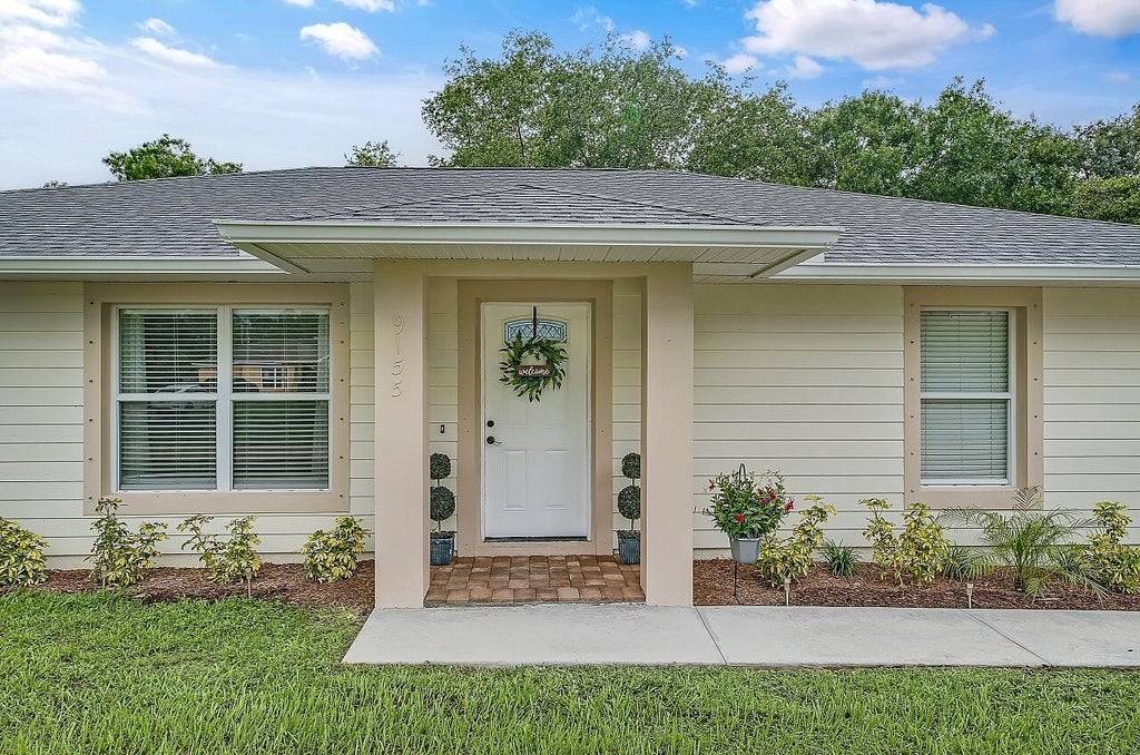 Photo of 9155 103rd Court, Vero Beach, FL 32967 (MLS # R11097261)