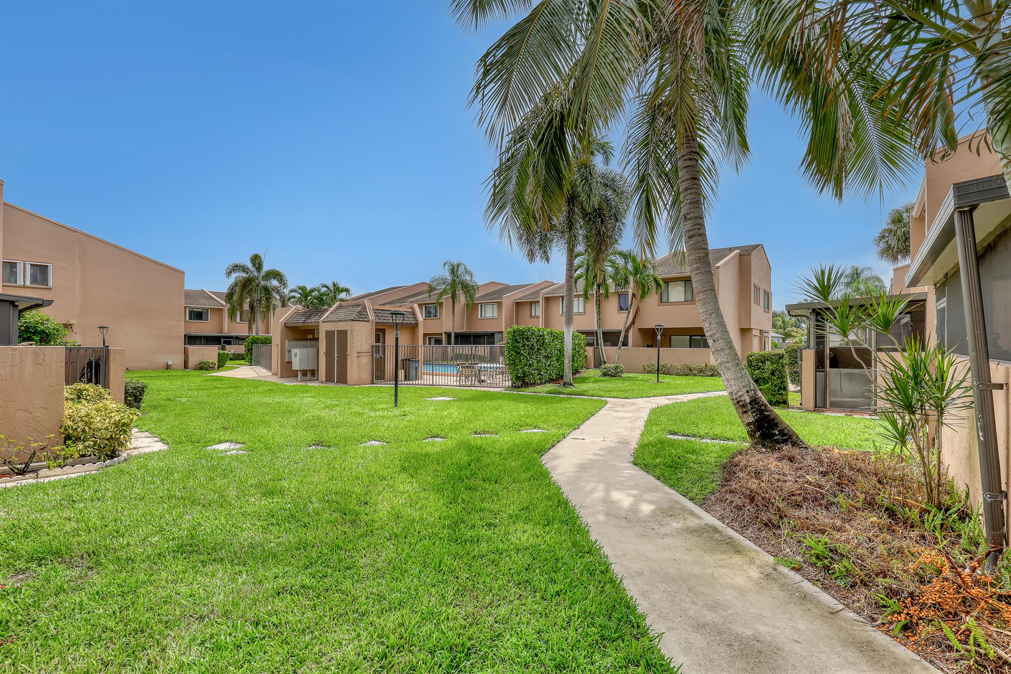 ROYAL VILLAGE TOWNHOUSES - Residential