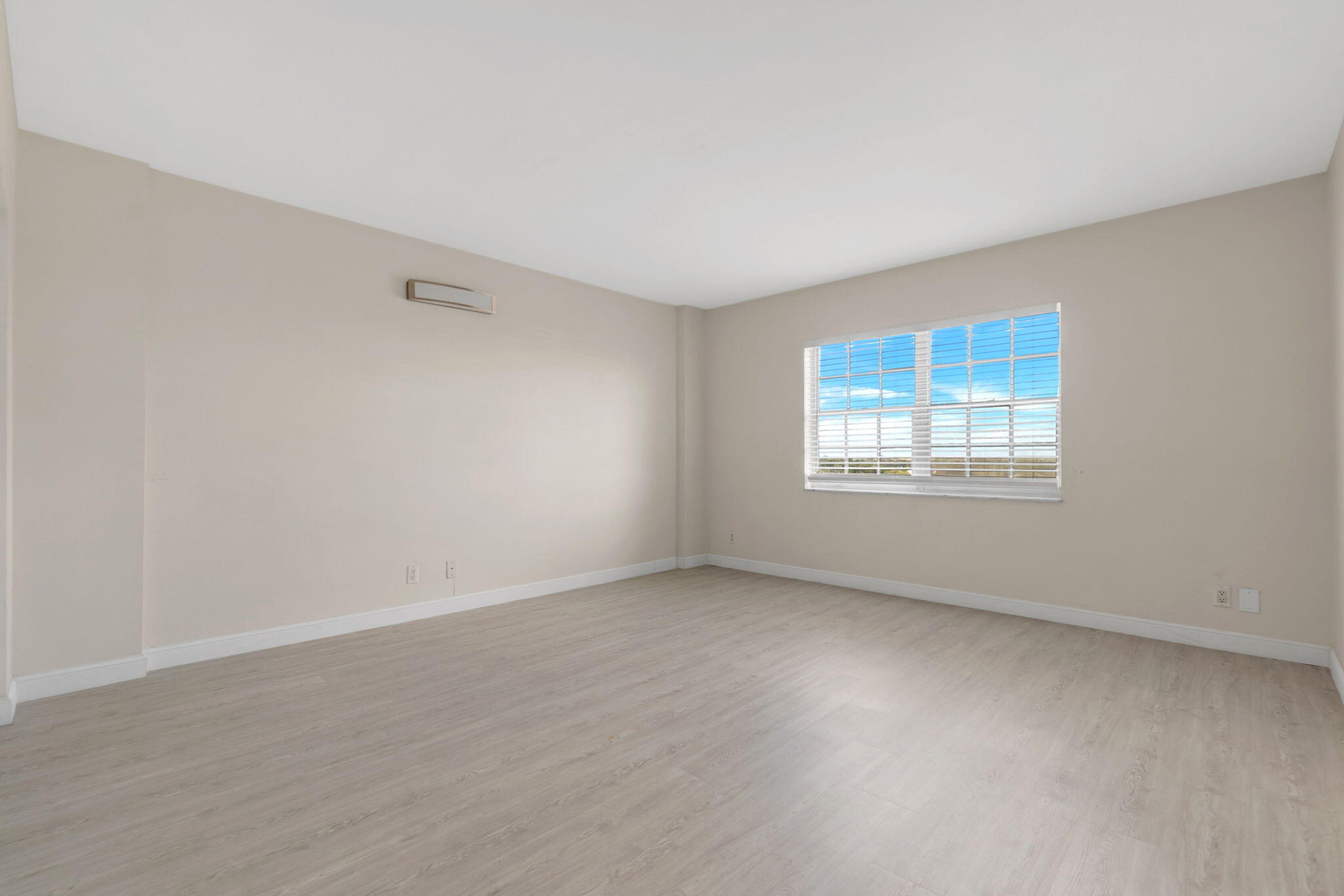 BRIARWOOD CLUB CONDO 4 - Residential