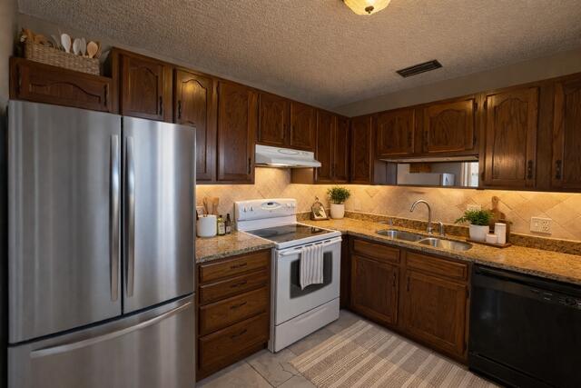 VISTA ST LUCIE BUILDINFS 9 THUR 20 - Residential