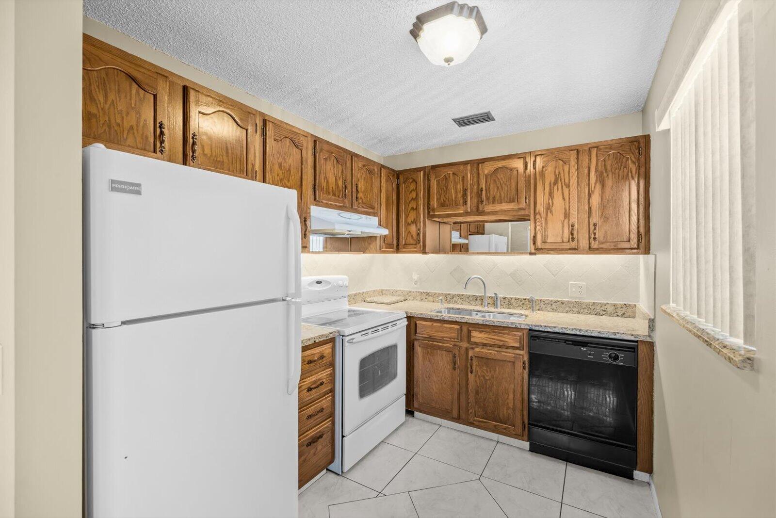 VISTA ST LUCIE BUILDINFS 9 THUR 20 - Residential