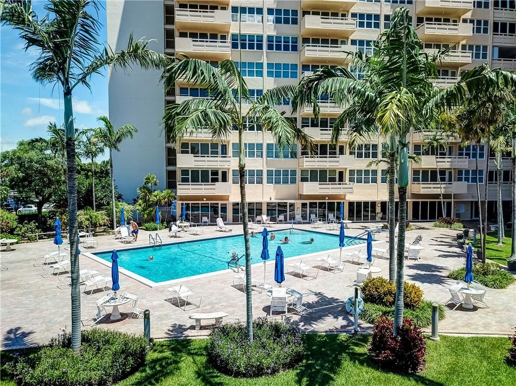Coral Ridge Towers East - Residential