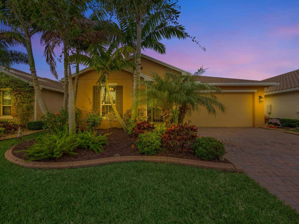 Photo of 10095 SW Indian Lilac Trail, Port Saint Lucie, FL 34987 (MLS # R10995886)