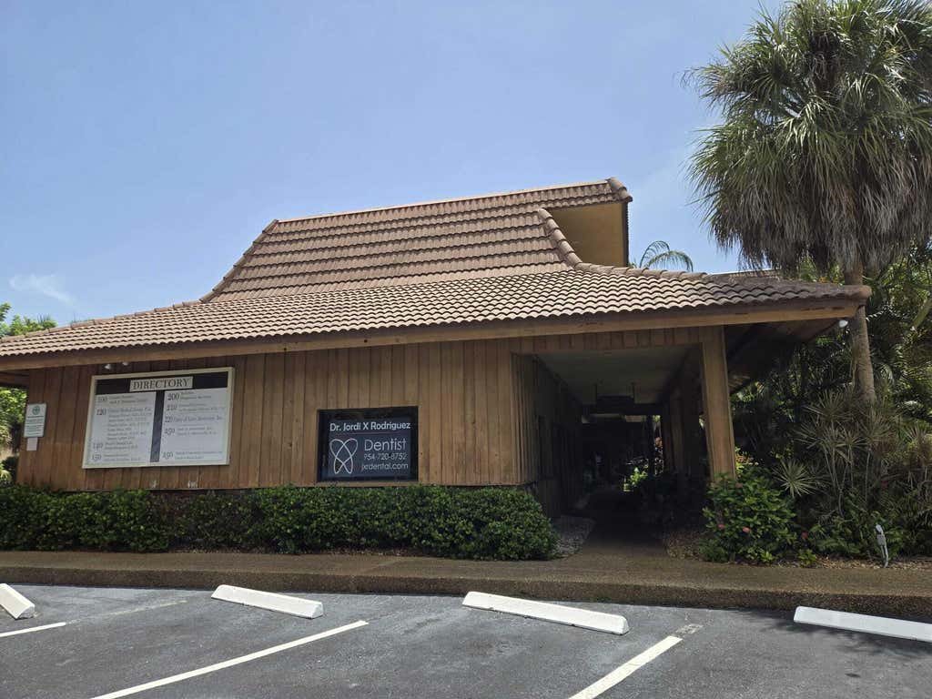 Photo of 6610 N UNIVERSITY Drive #H, Tamarac, FL 33321 (MLS # B26052732)