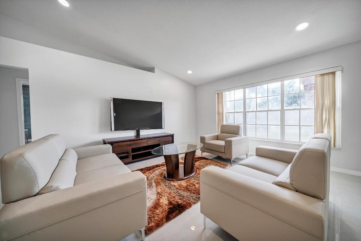 LA MANCHA TWO - Residential Lease