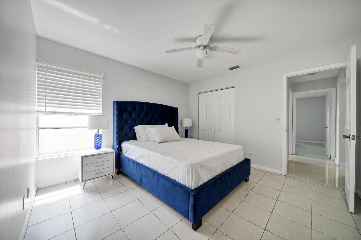 LA MANCHA TWO - Residential Lease