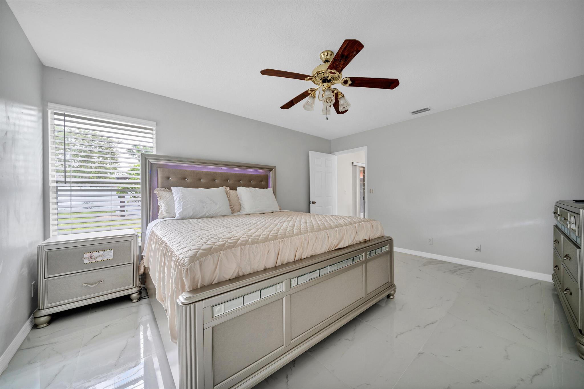 LA MANCHA TWO - Residential Lease