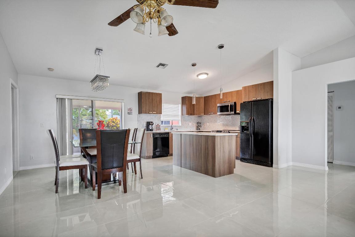 LA MANCHA TWO - Residential Lease