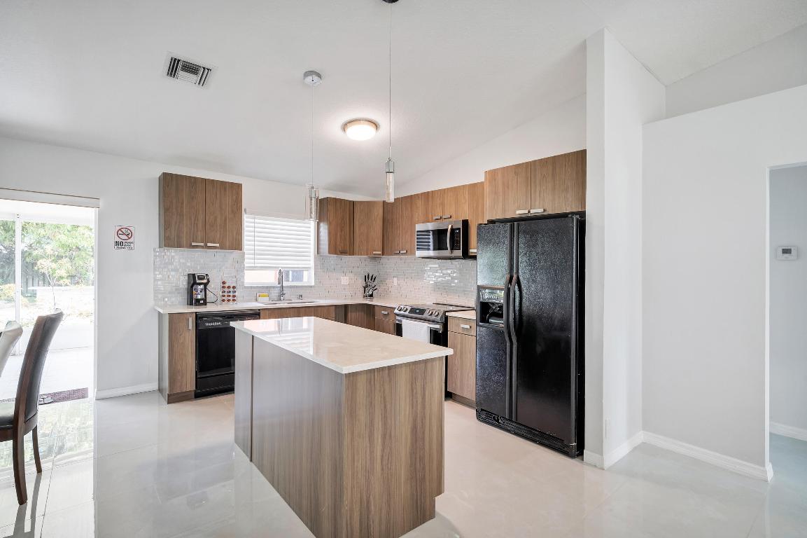 LA MANCHA TWO - Residential Lease