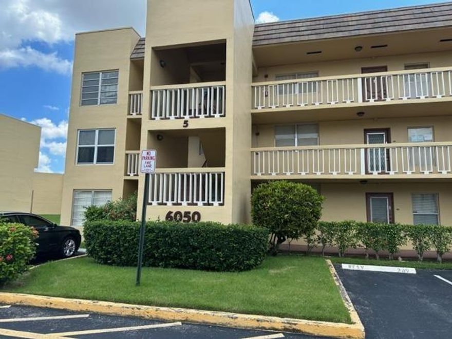 SPACIOUS TWO BEDROOM TWO BATH.  ASSOCIATION STATES 55+ COMMUNITY, EACH TENANT NEEDS 675 OR BETTER CREDIT SCORE, $30,000 COMBINED INCOME. DEBT TO INCOME RATIO=40% OR LOWER.