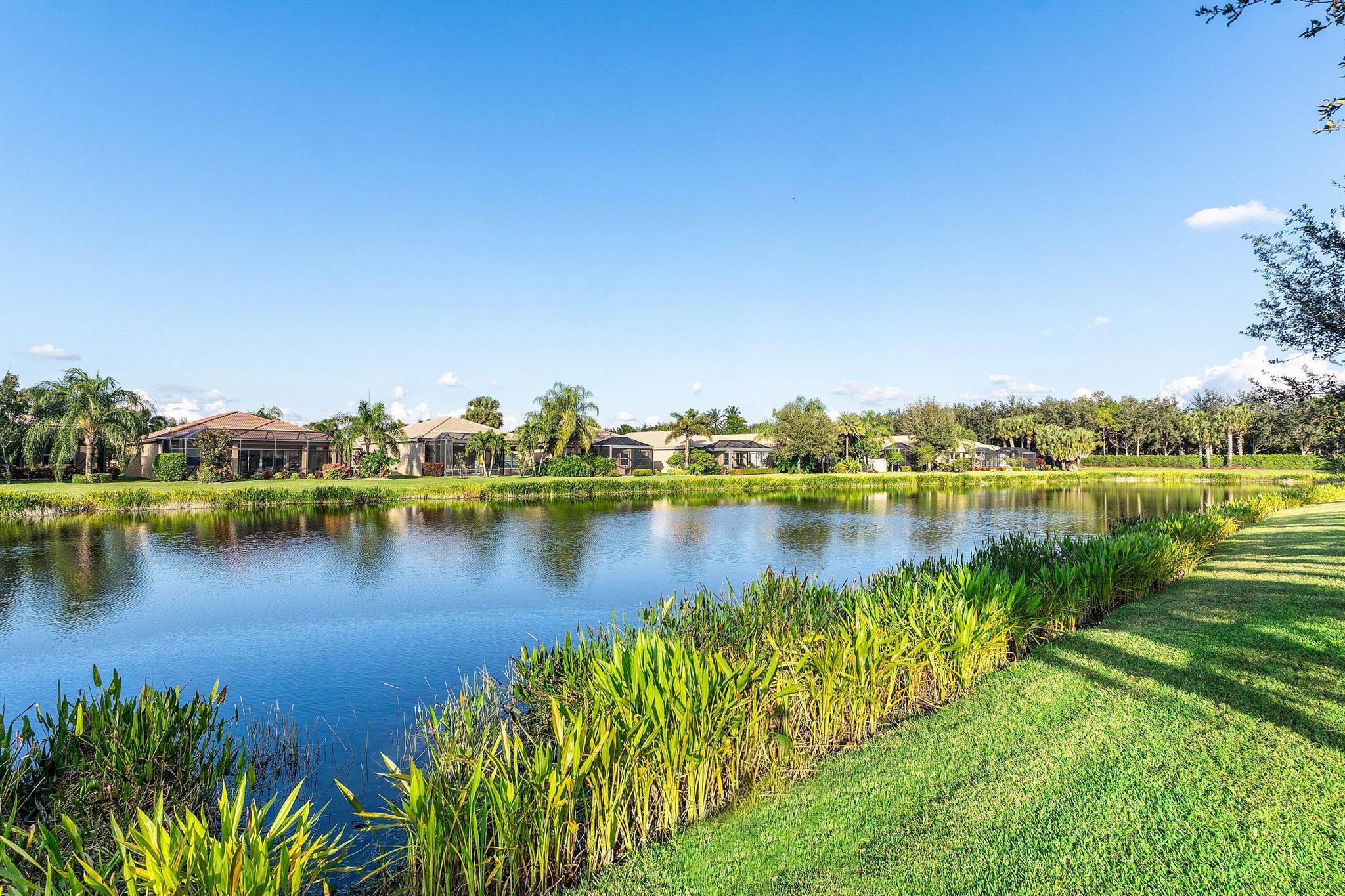 VALENCIA RESERVE - Residential