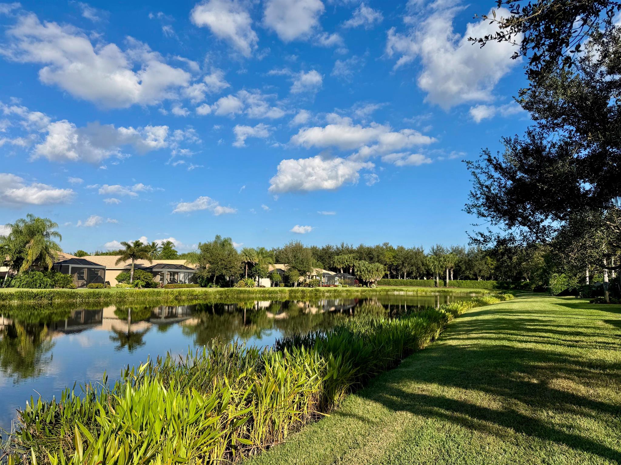 VALENCIA RESERVE - Residential