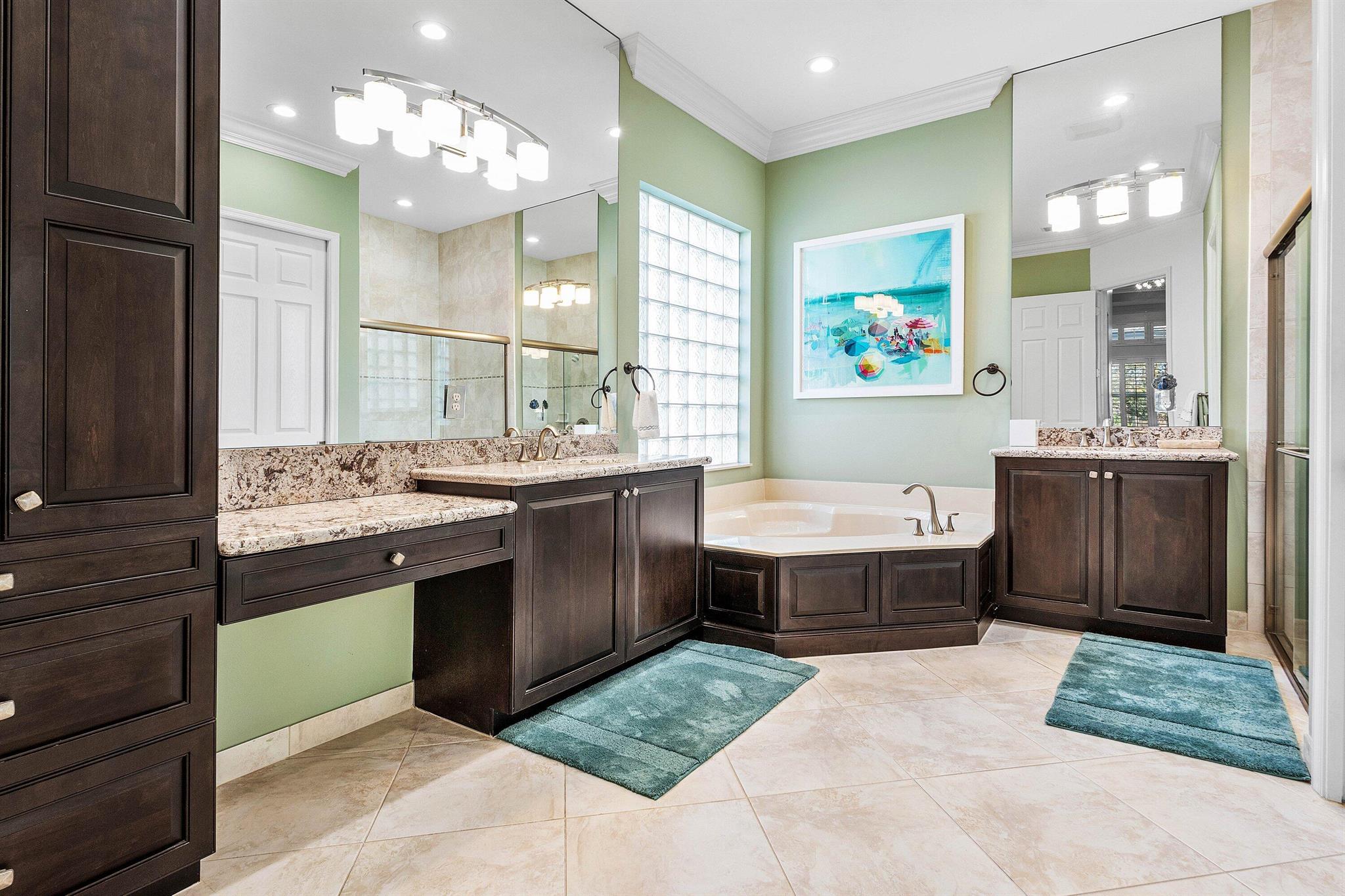 VALENCIA RESERVE - Residential