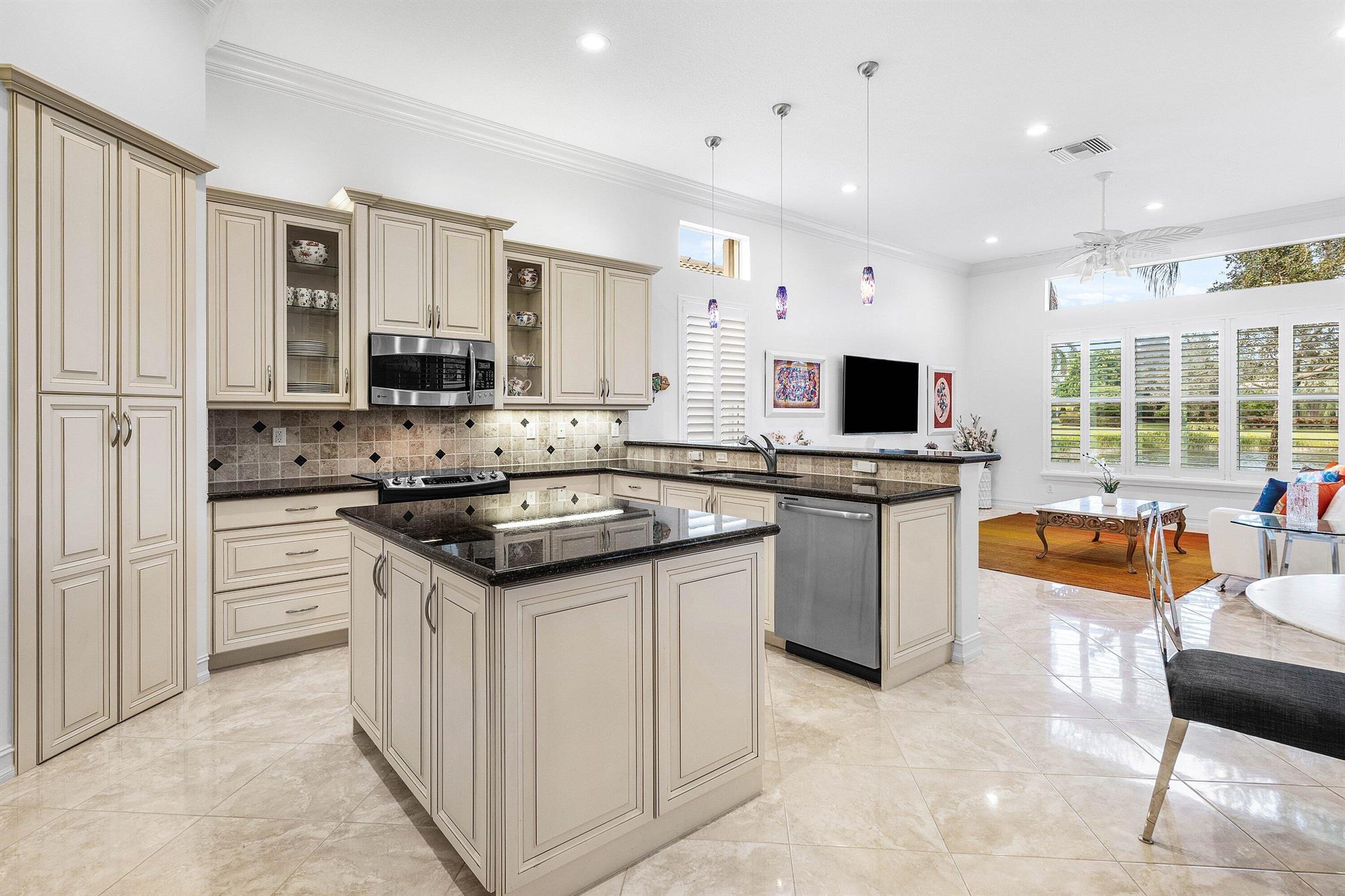 VALENCIA RESERVE - Residential