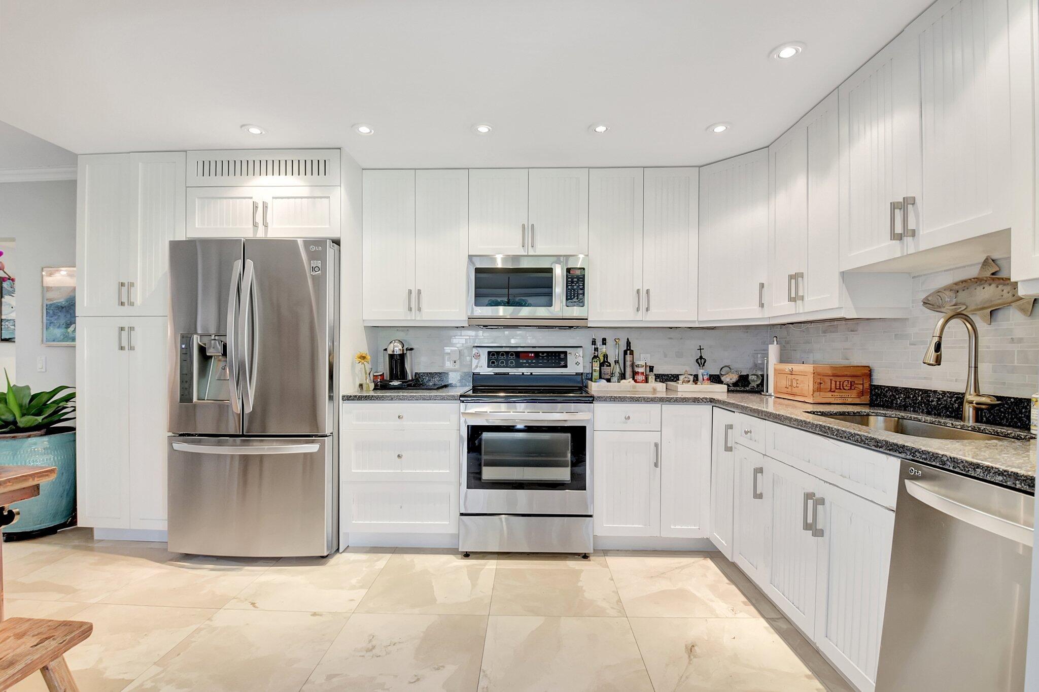 1015 Ingraham 3 Avenue 3