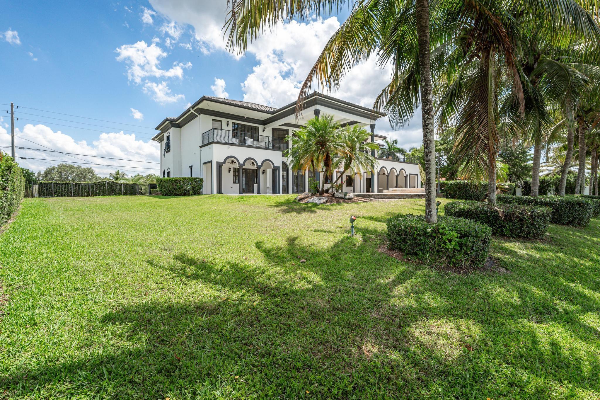 VISTA LAKES - Residential