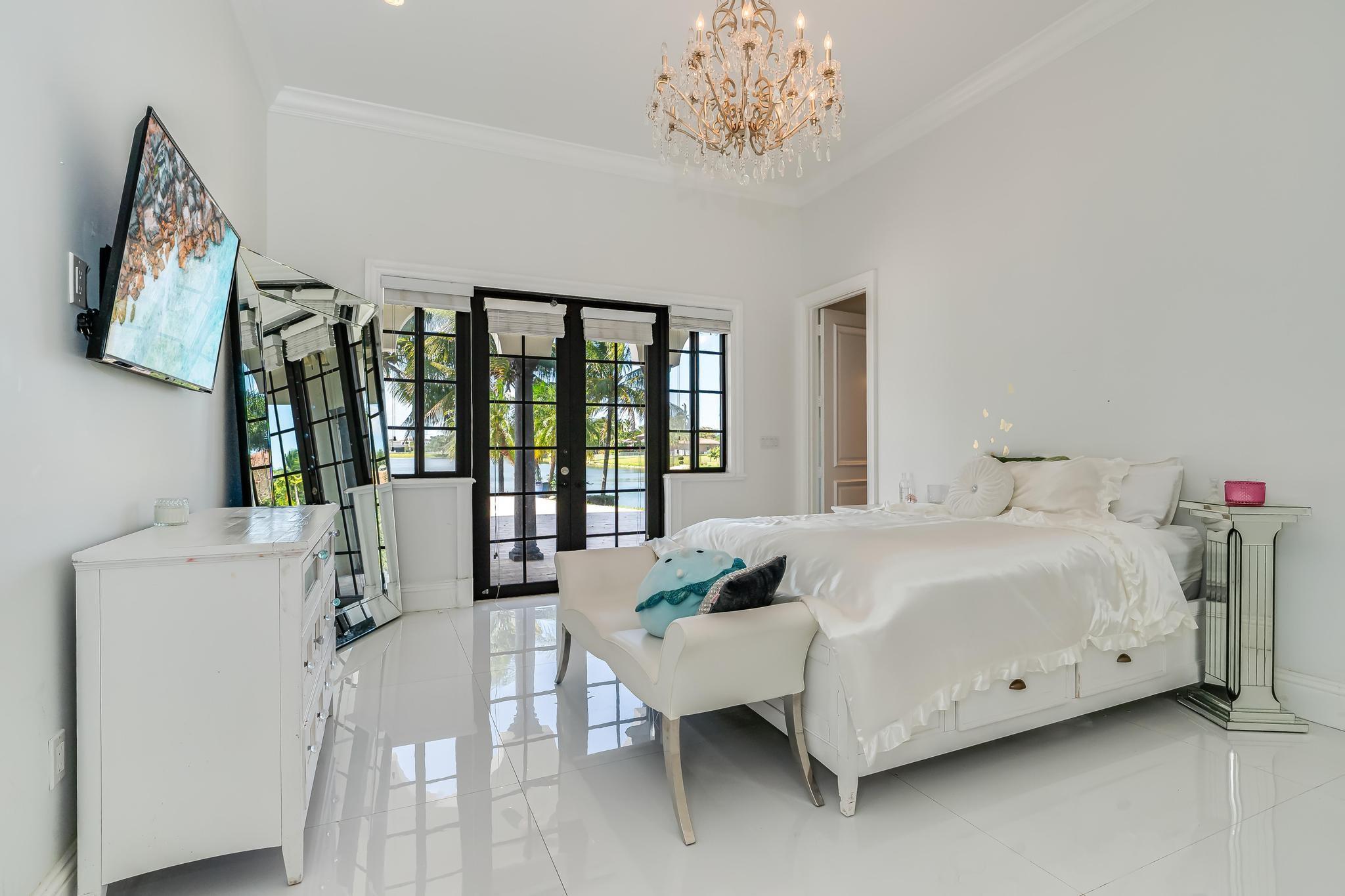 VISTA LAKES - Residential