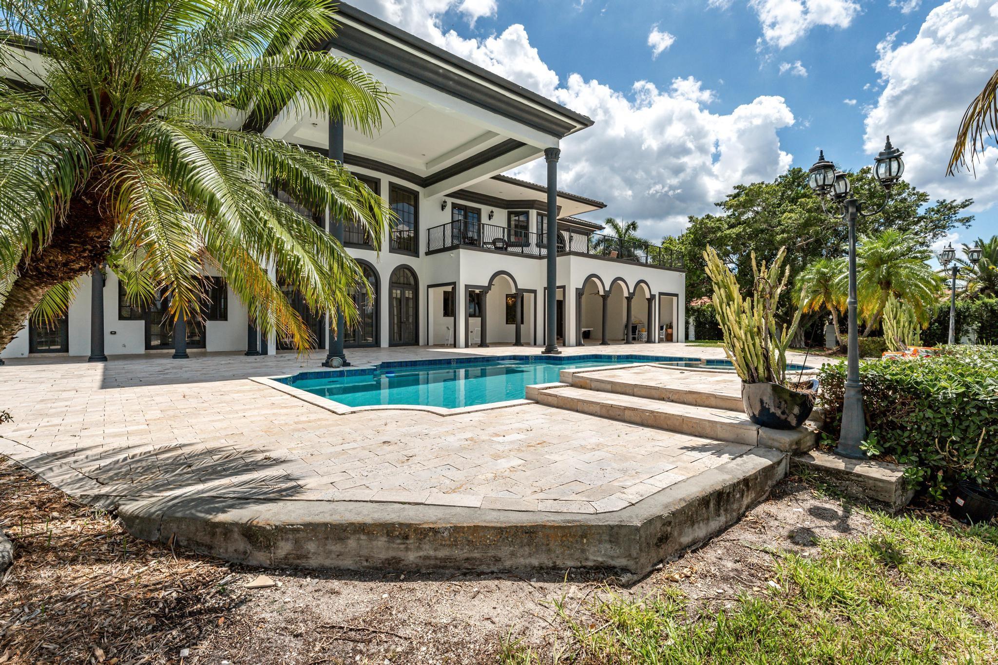 VISTA LAKES - Residential