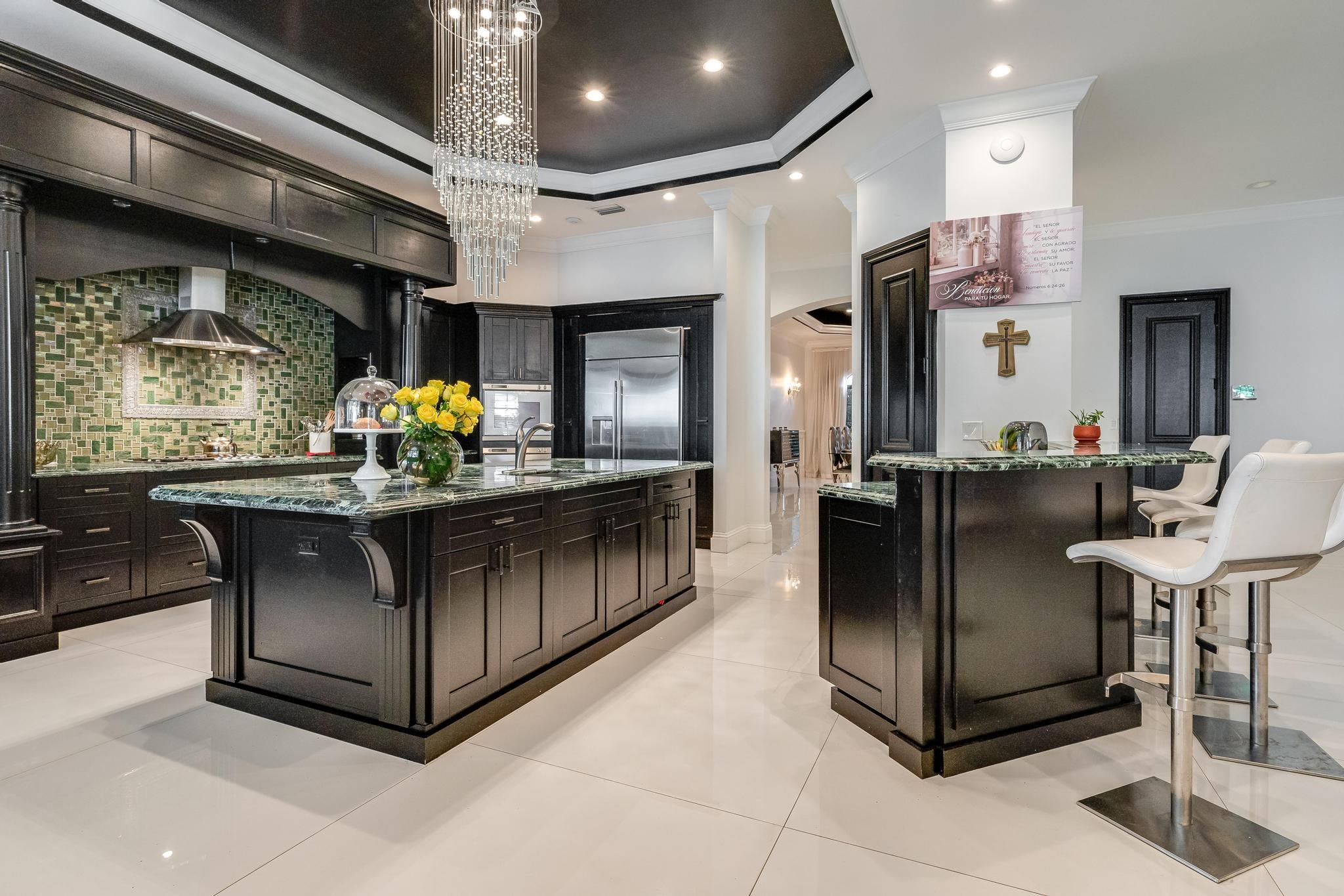 VISTA LAKES - Residential