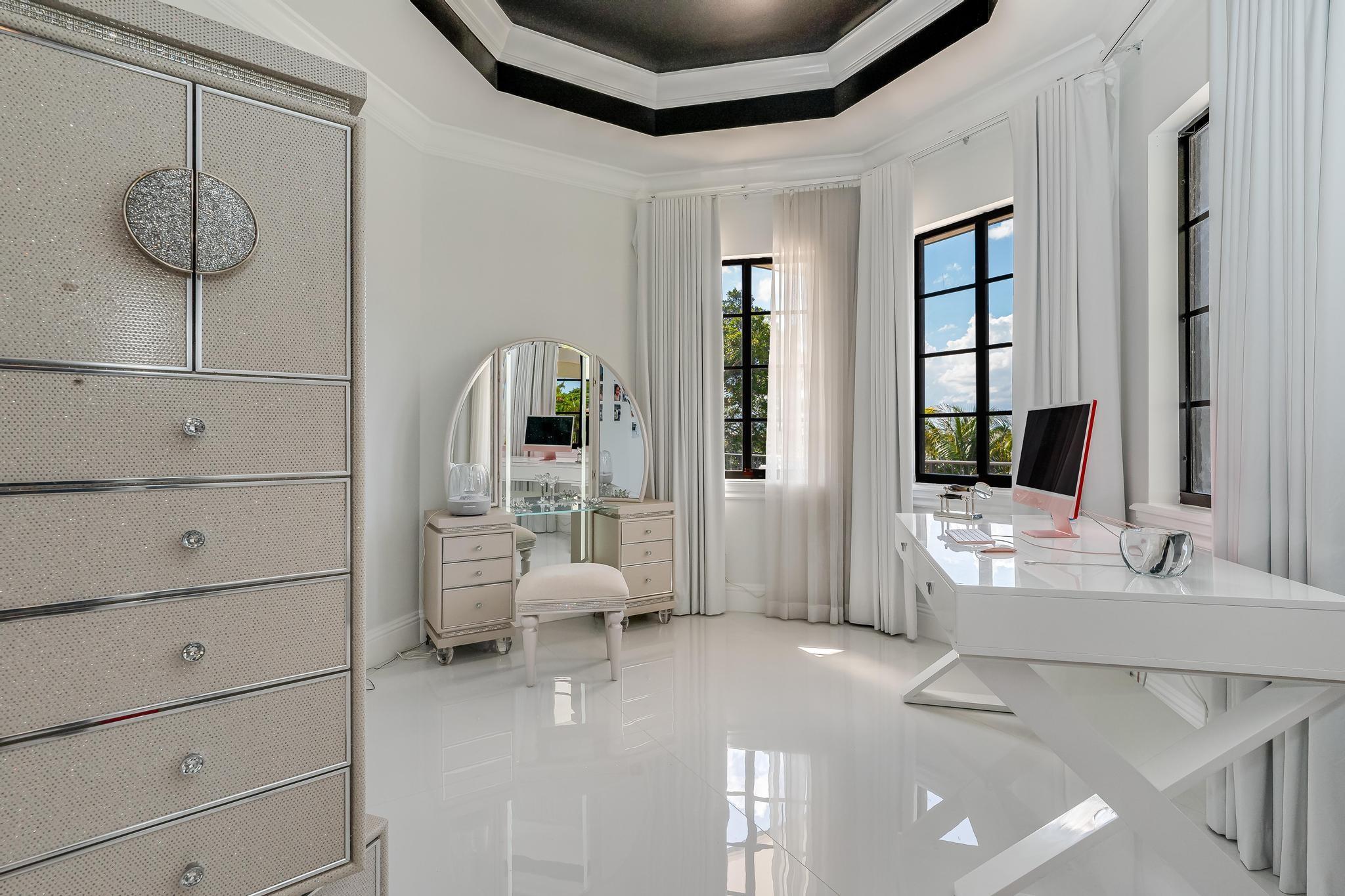 VISTA LAKES - Residential