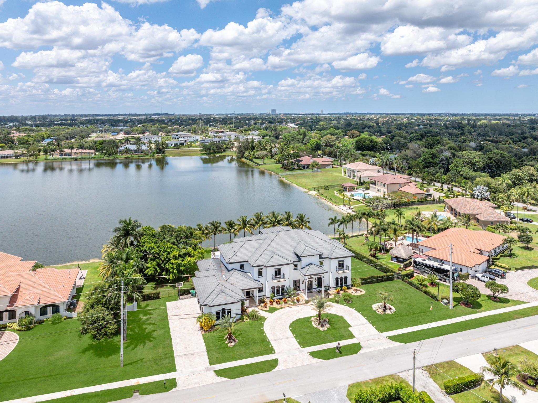 VISTA LAKES - Residential