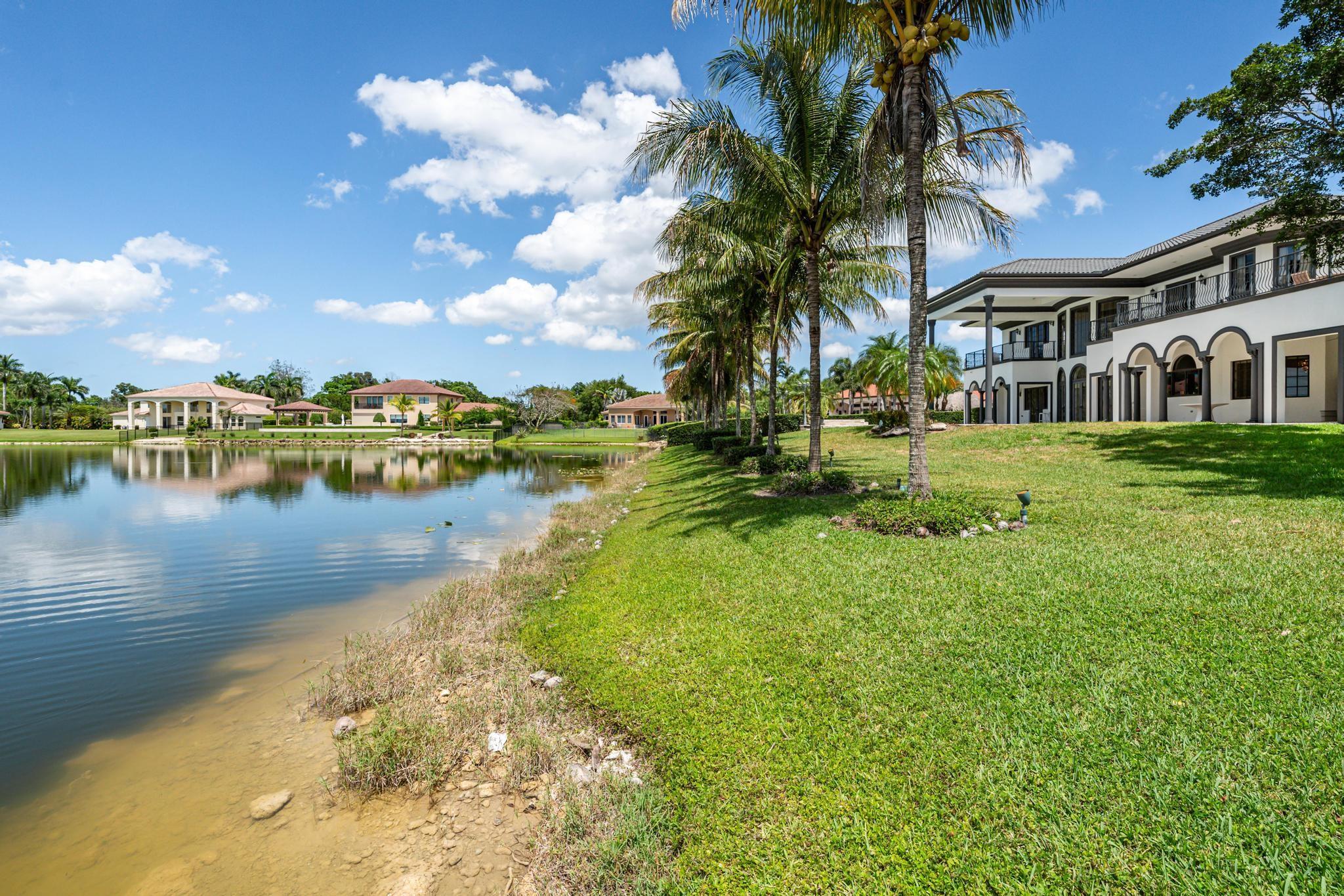 VISTA LAKES - Residential